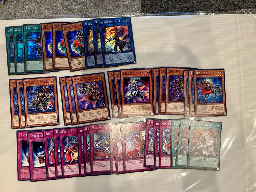 遊戯王 引退品 3デッキ＋スーパーレア以上のファイル＋スリーブ Amazon