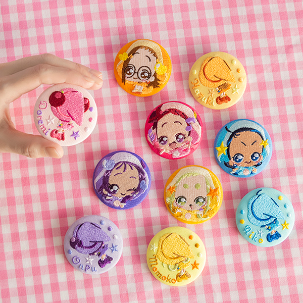 おジャ魔女どれみ】刺繍缶バッジ（全10種ランダム1個）: 雑貨｜東映