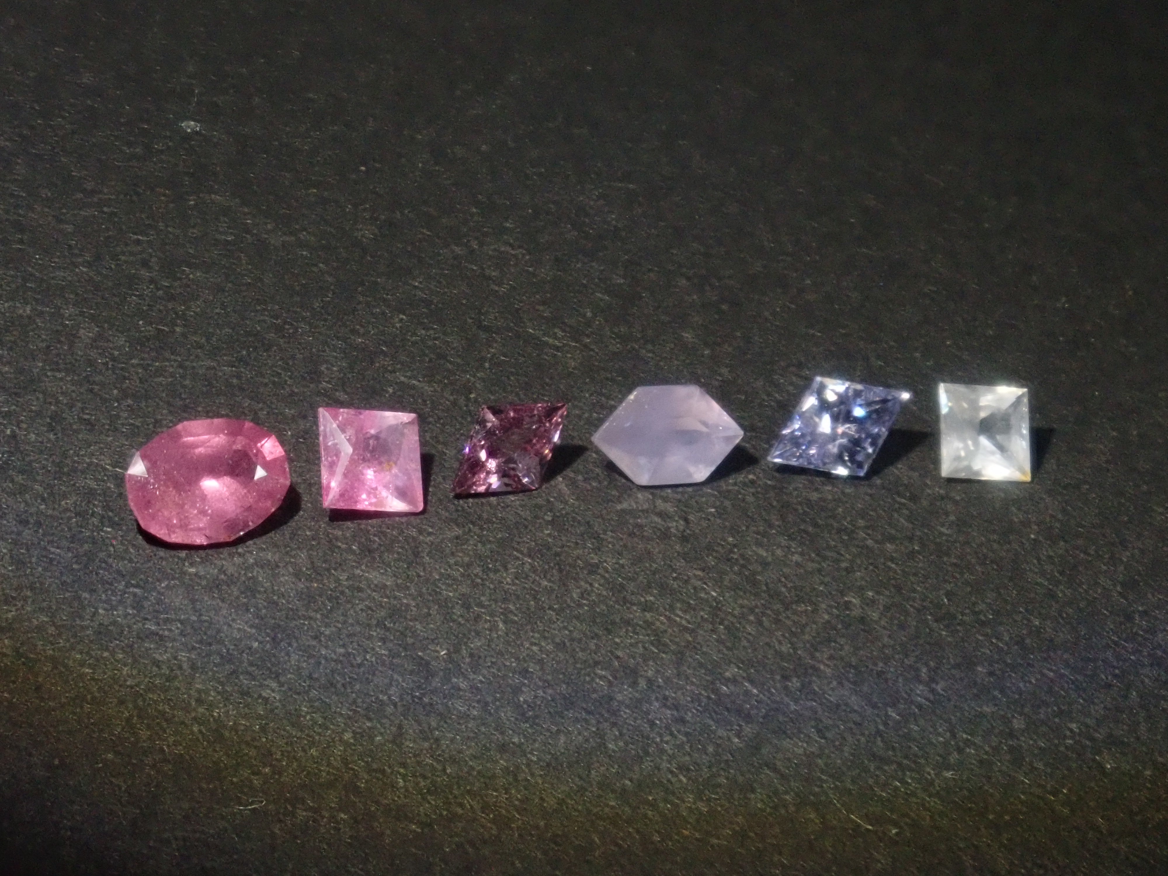 スリランカ産非加熱サファイア1石ルース シルクインクルージョン入り有