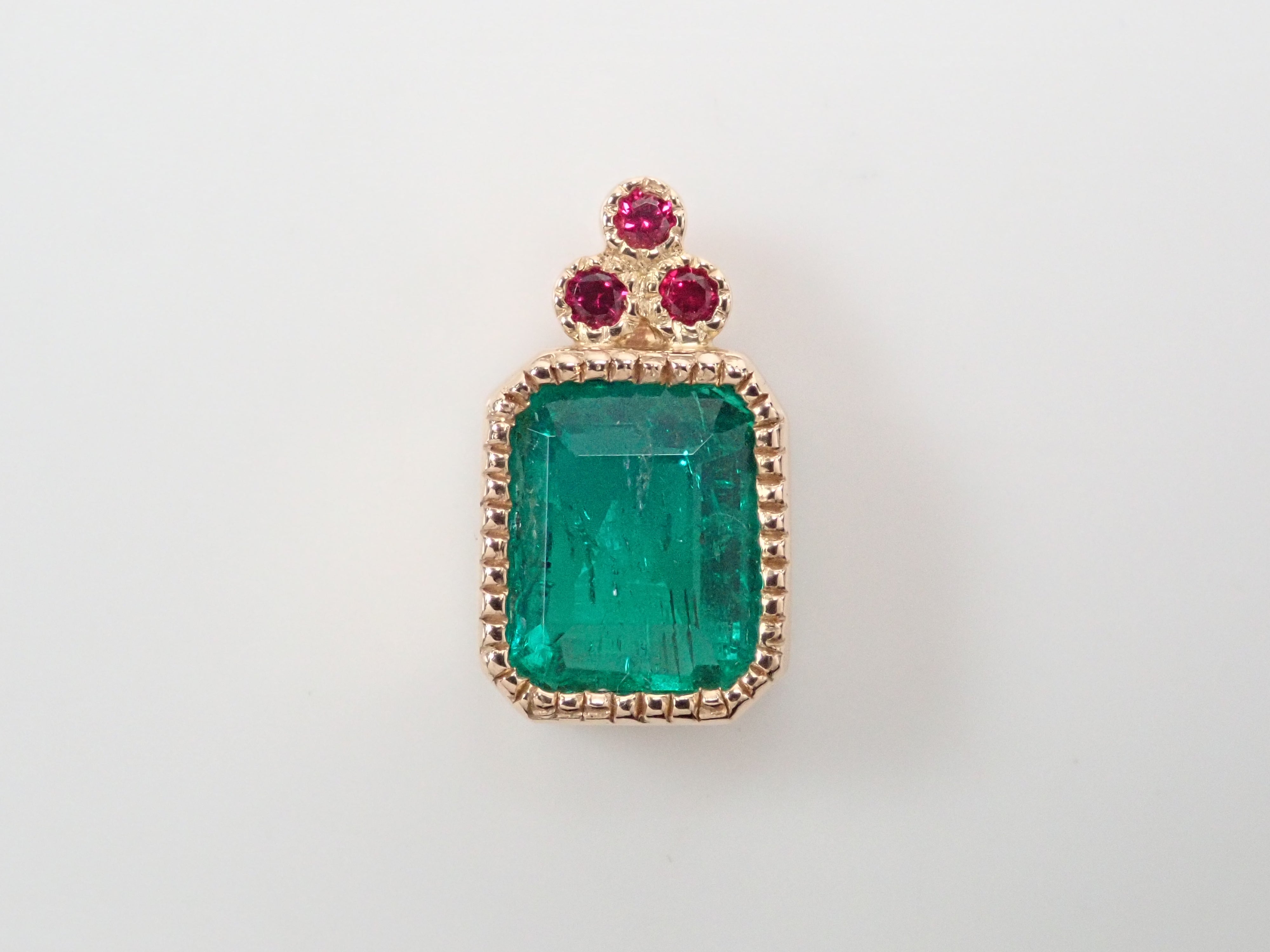 K18YG コロンビア産エメラルド 0.591ct ペンダント（ネックレス）