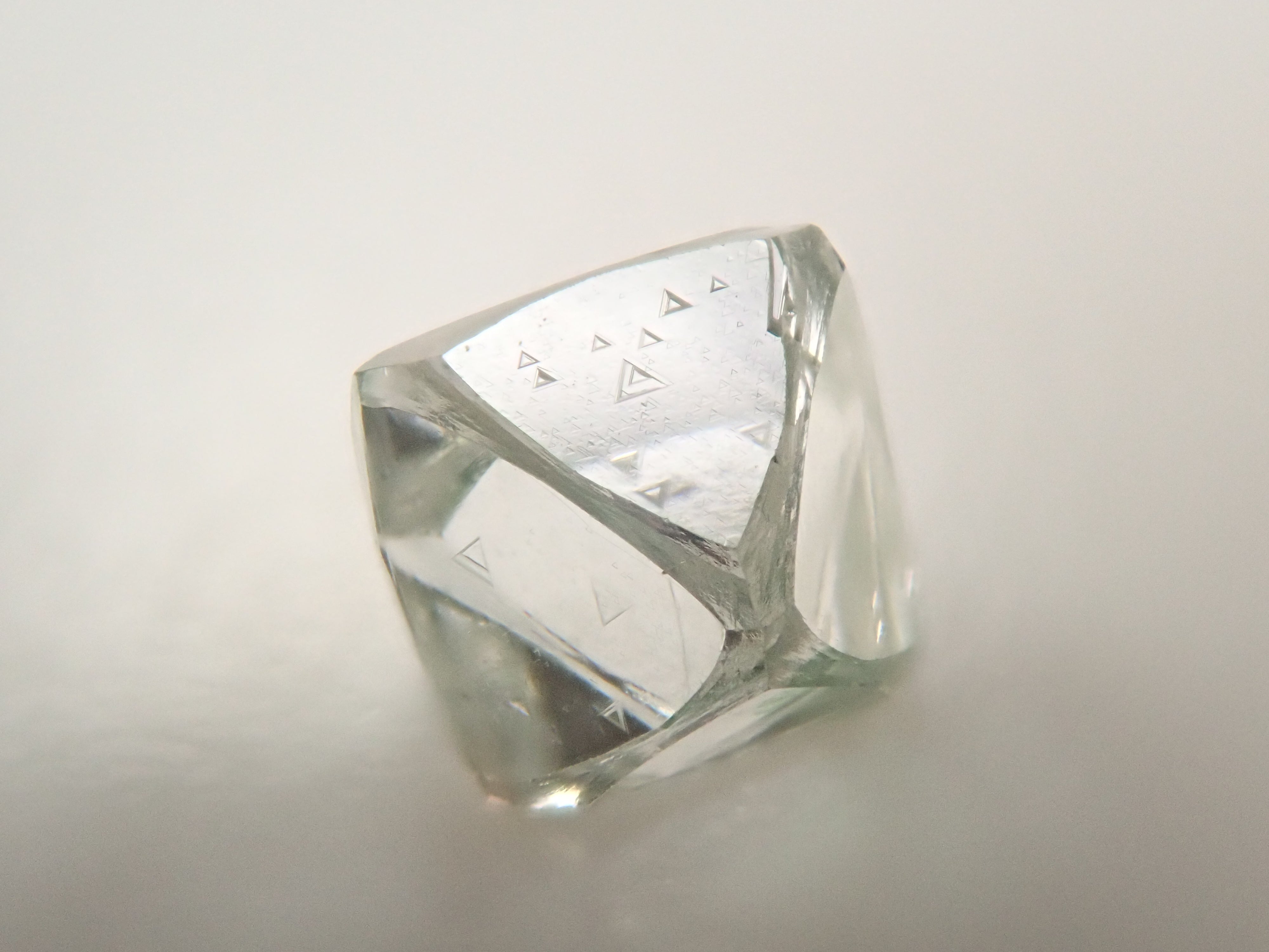 12561797掲載】ジンバブエ産グリーンダイヤモンド原石（ソーヤブル