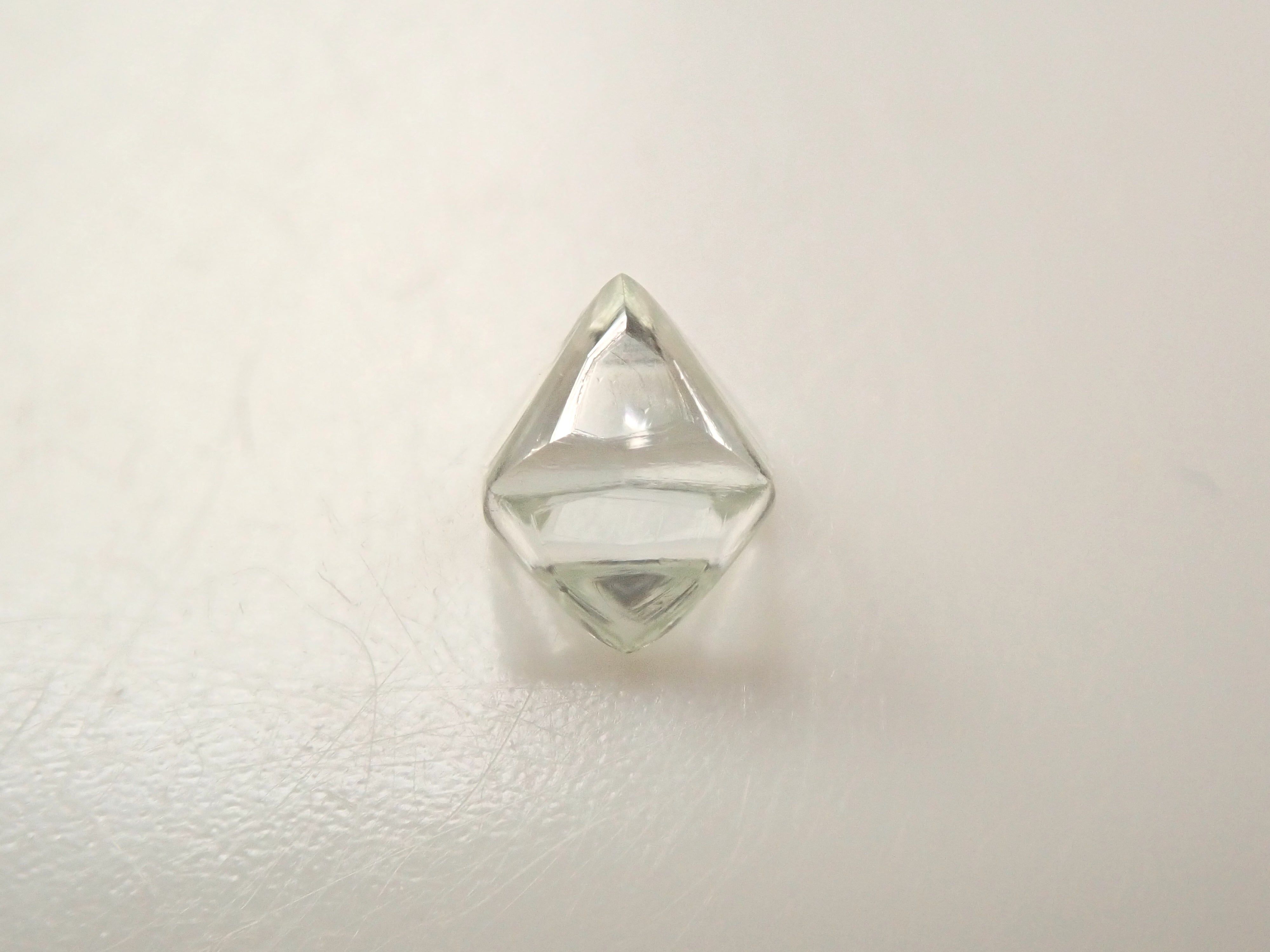 12561796掲載】ジンバブエ産グリーンダイヤモンド原石（ソーヤブル