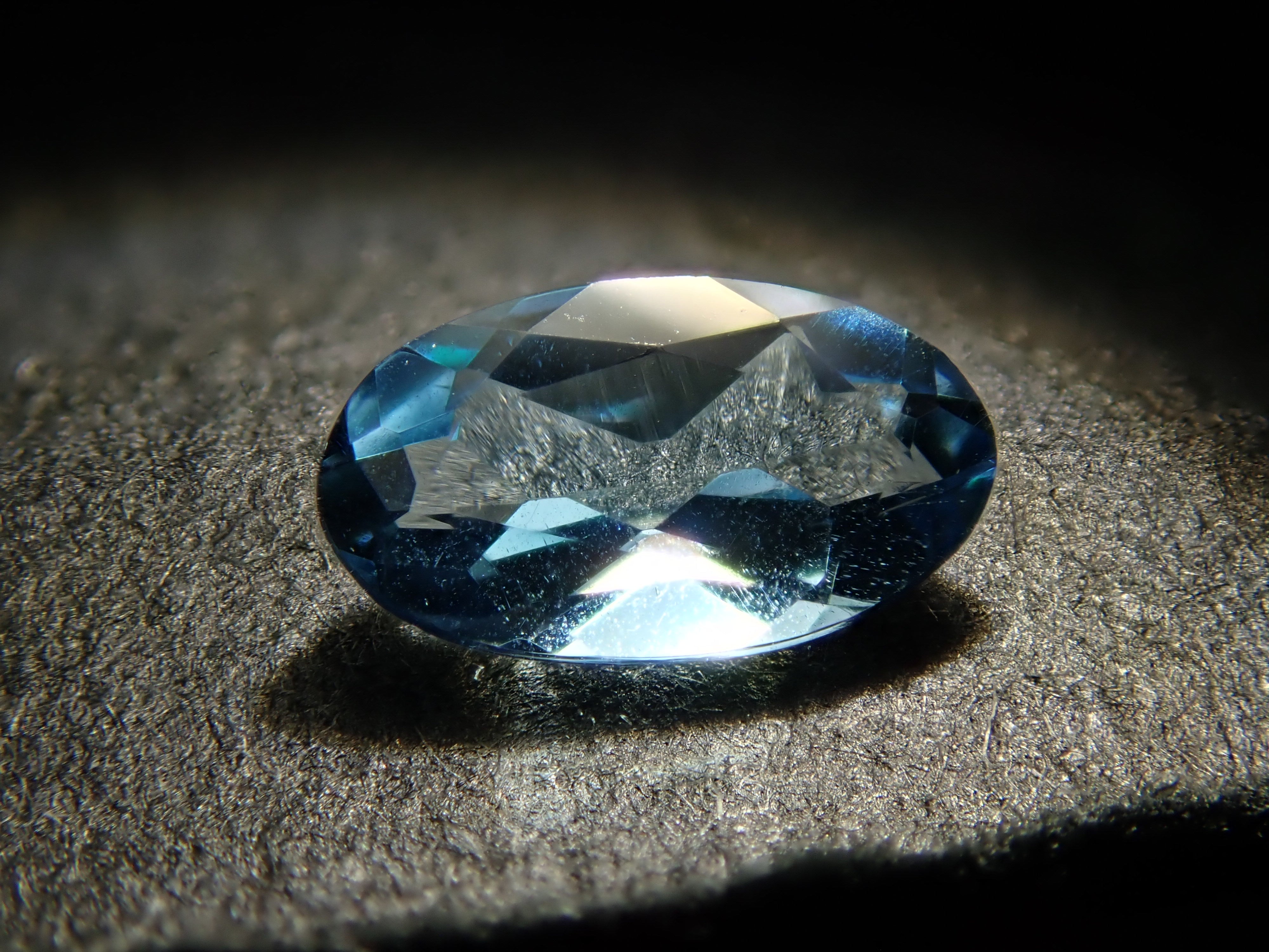 ブラジルサンタマリア鉱山産サンタマリアアクアマリン原石y2137