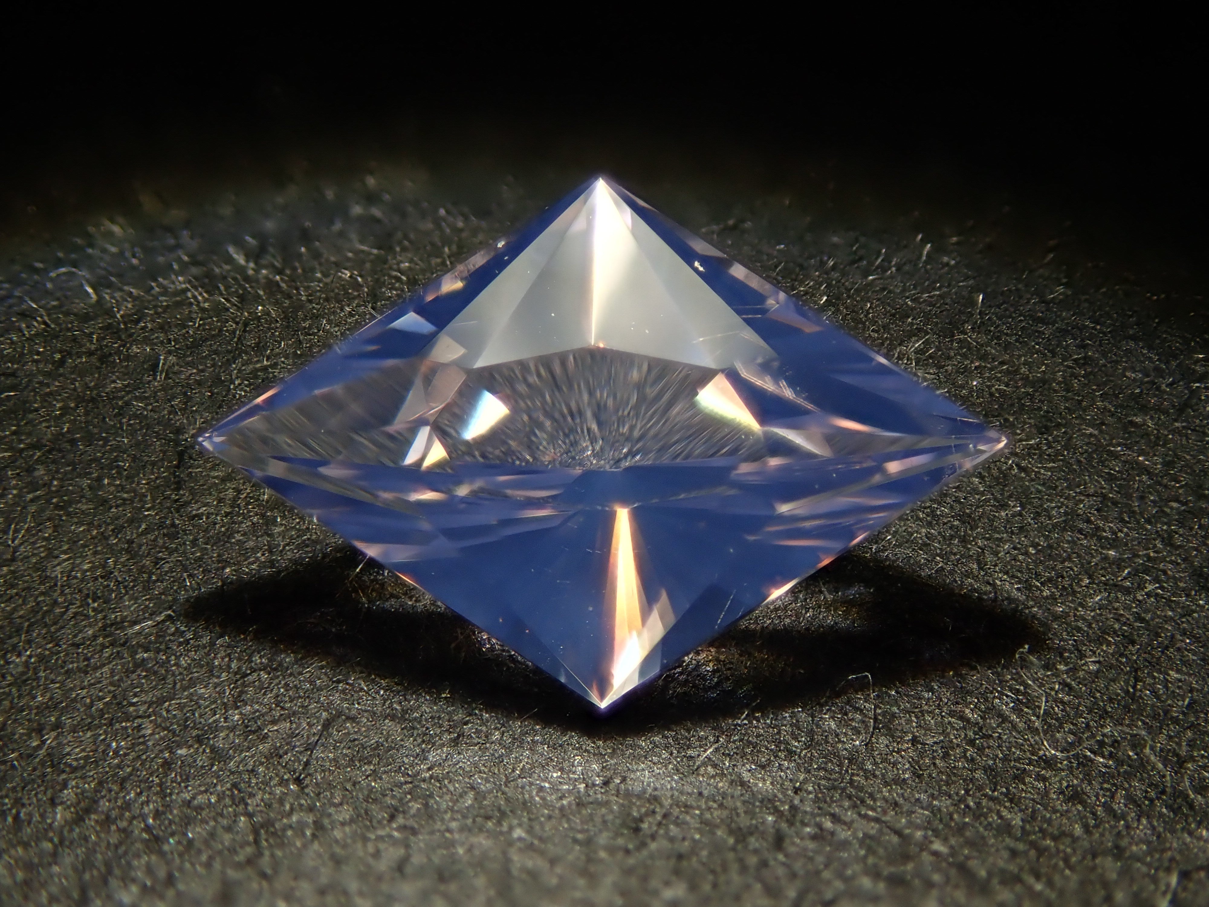 12561507掲載】ブラジル産ラベンダークォーツ（スコロライト） 0.716ct