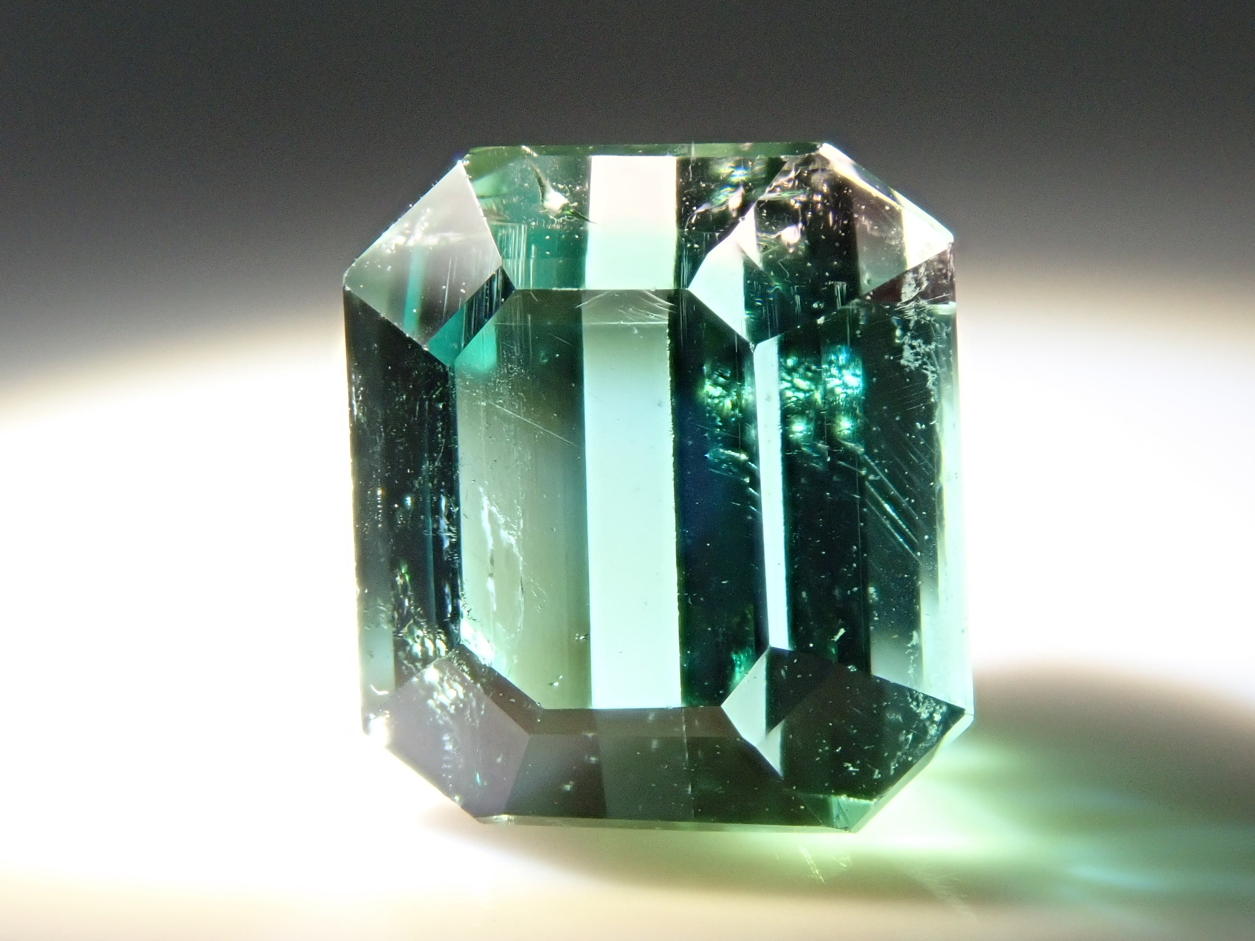 アフガニスタン産バイカラートルマリン 2.664ctルース（シーフォーム