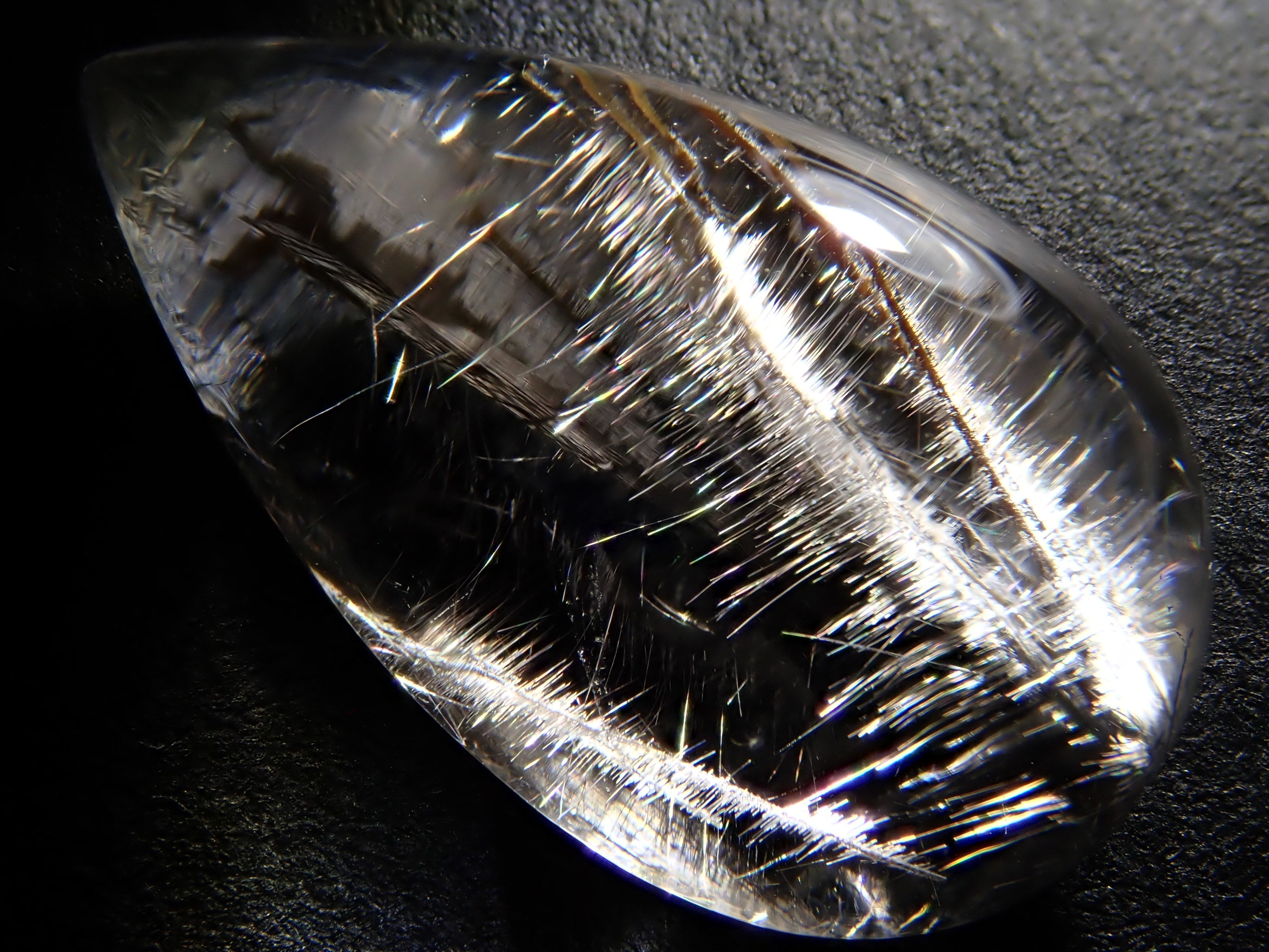 プラチナルチルクォーツ（ブルッカイレピドクロサイトインクォーツ