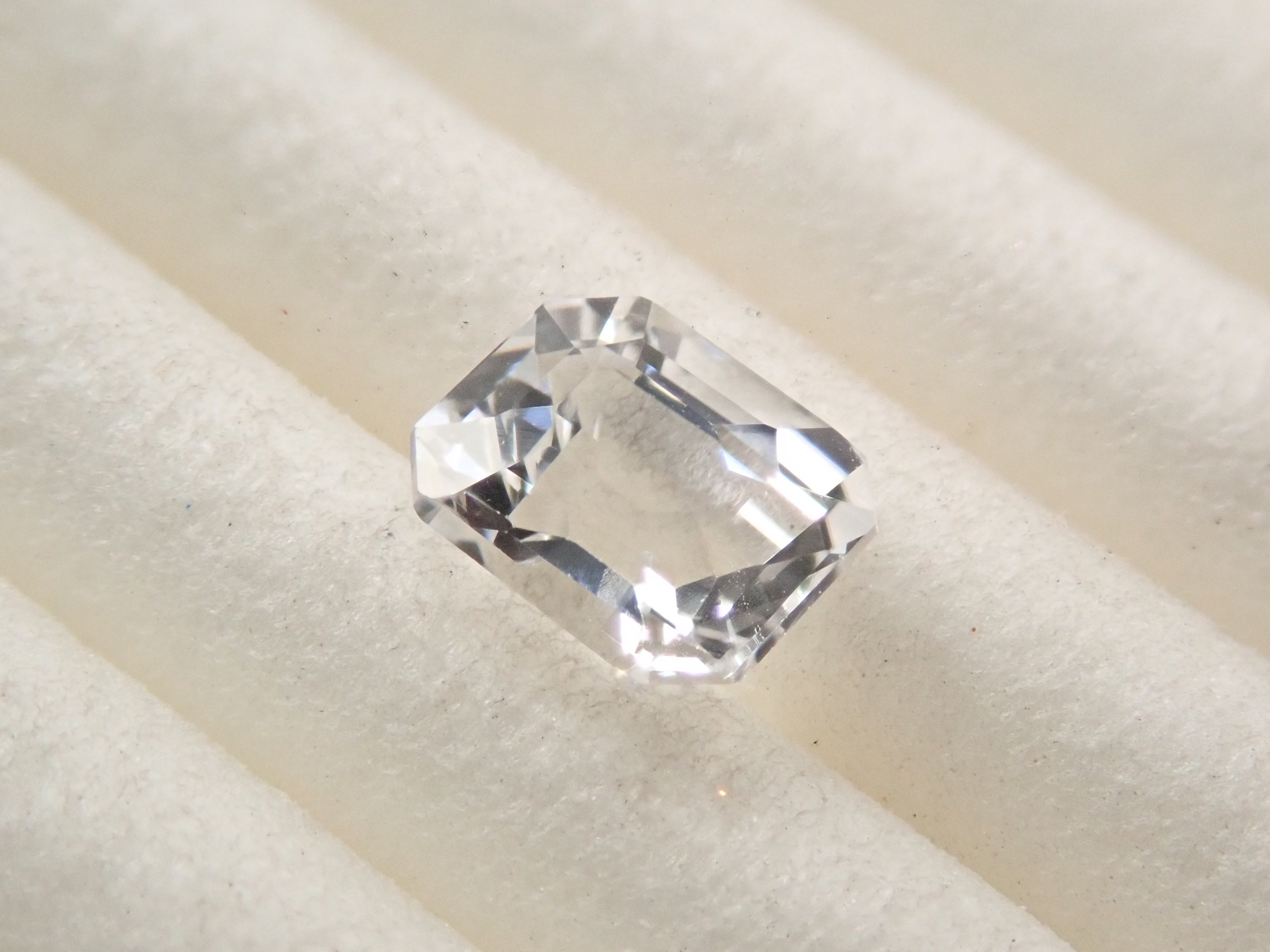 ロシア産フェナカイト 0.433ctルース