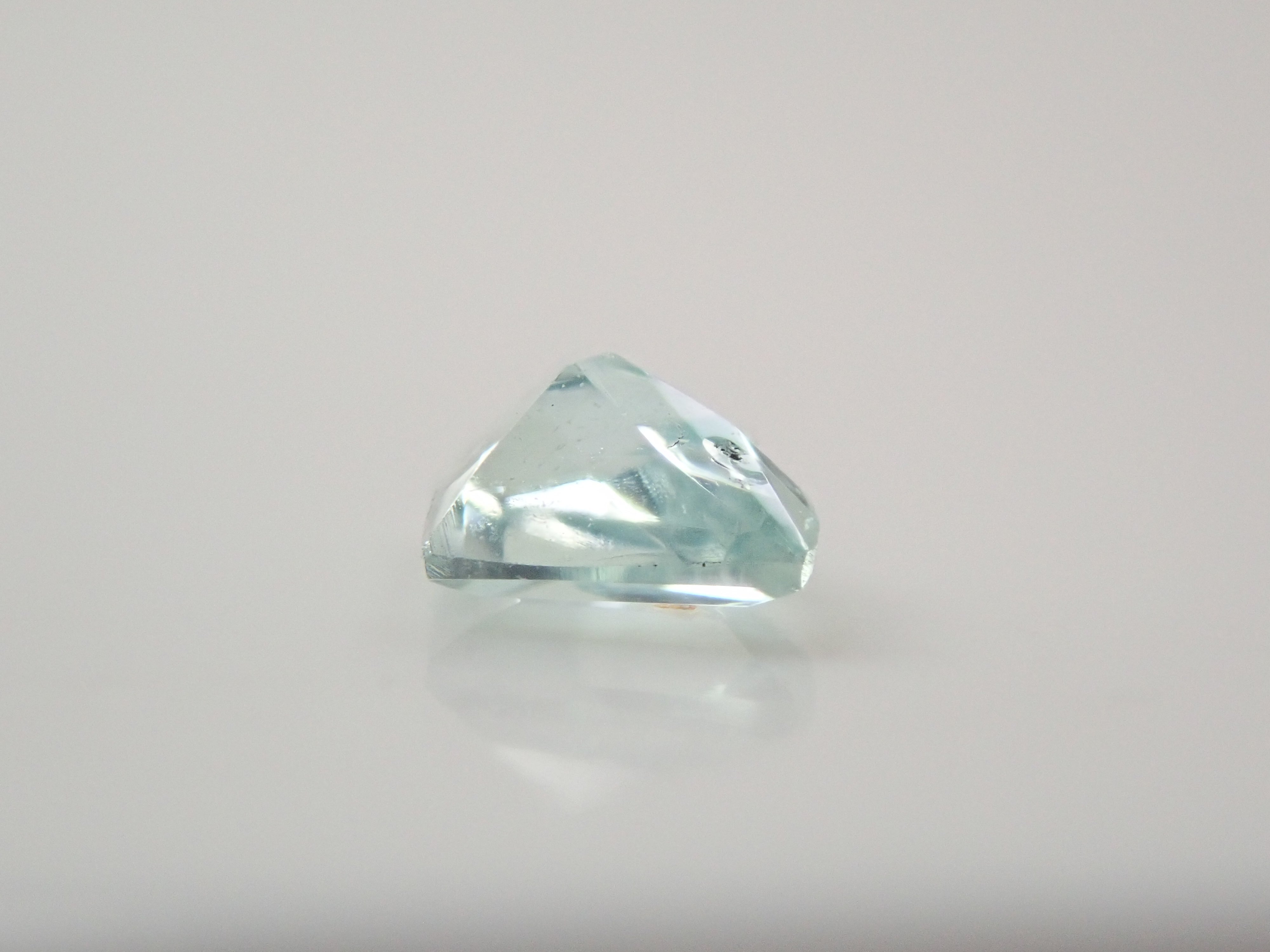 ボリビア産フォスフォフィライト 0.099ctルース