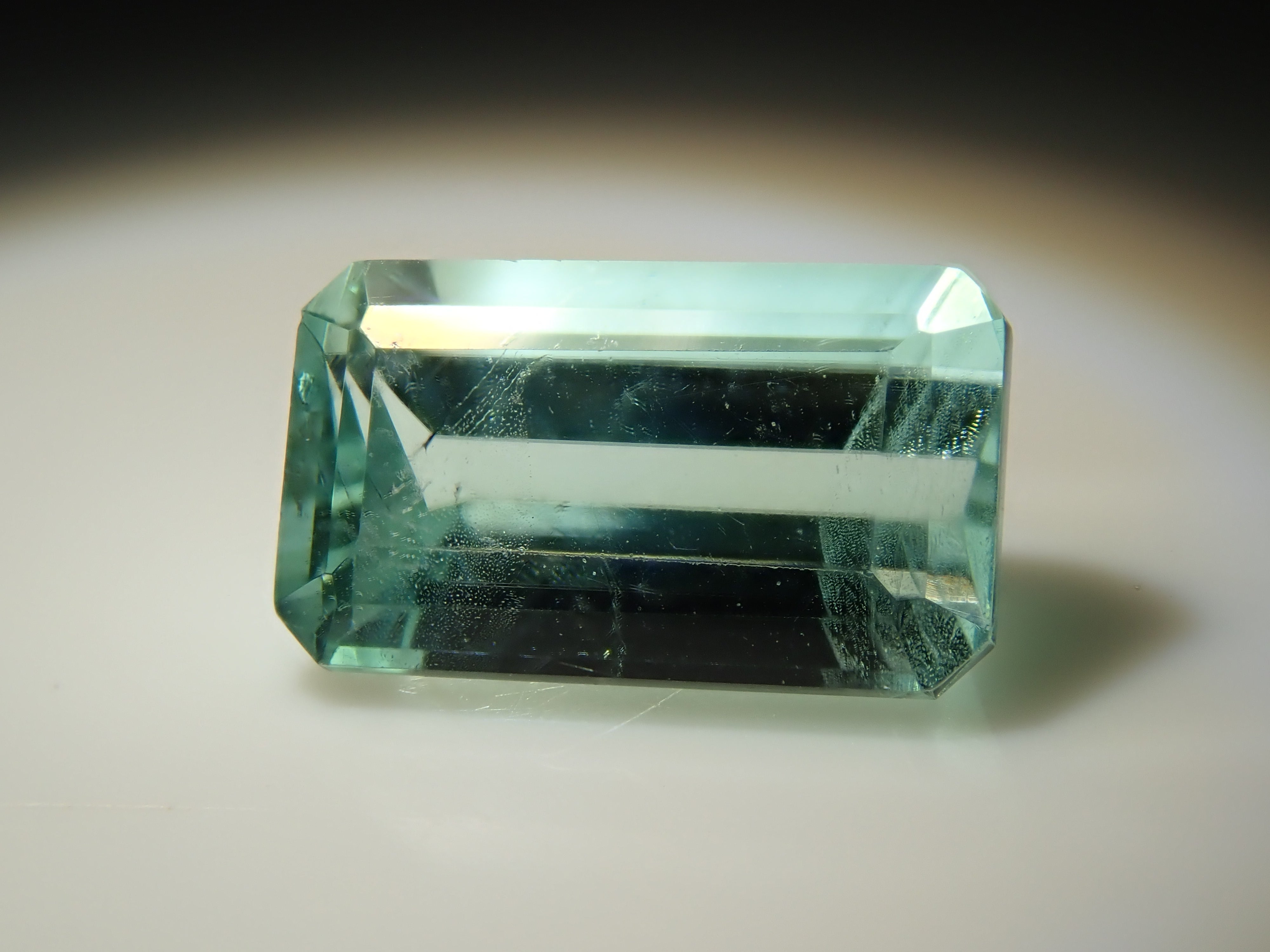 ボリビア産フォスフォフィライト 0.921ctルース