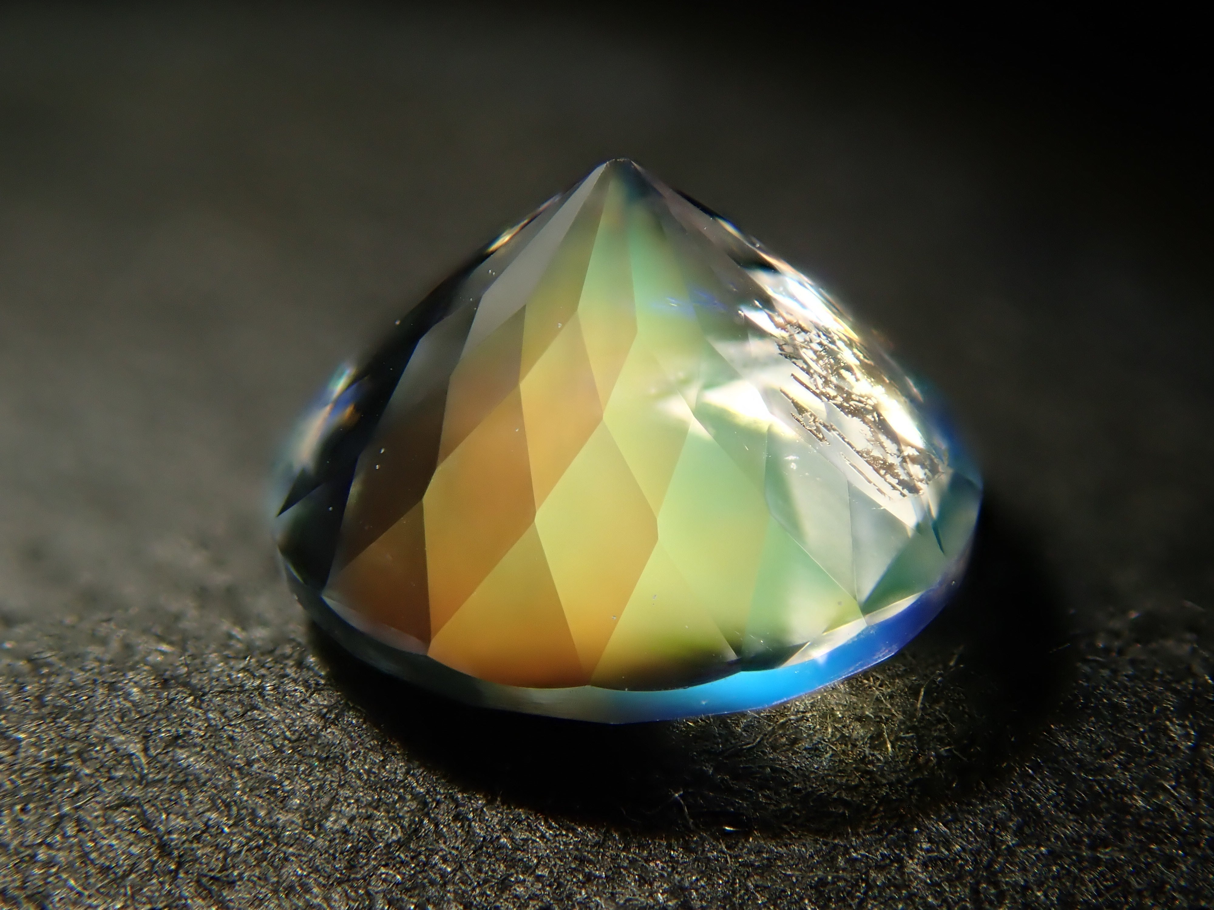 マダガスカル産】レインボーアンデシン