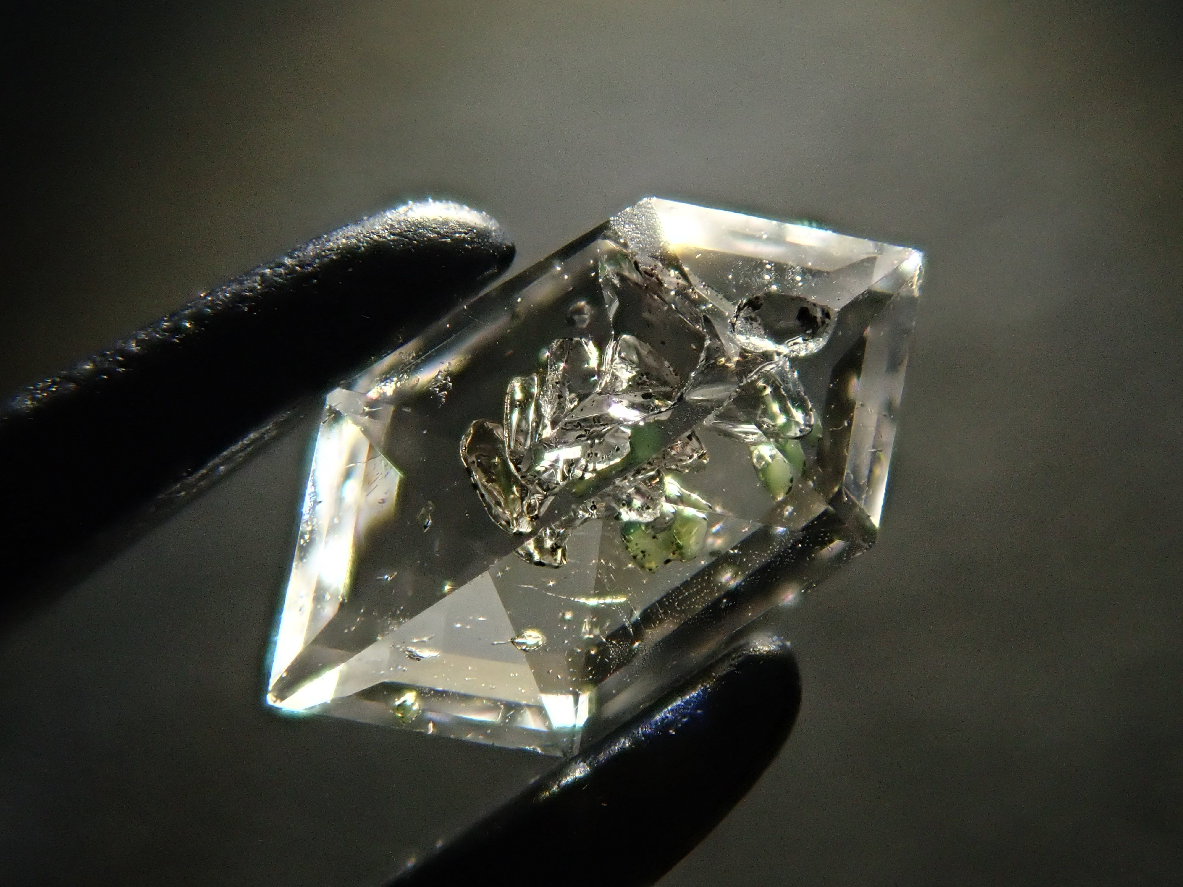 オイルインクォーツ 0.235ctルース