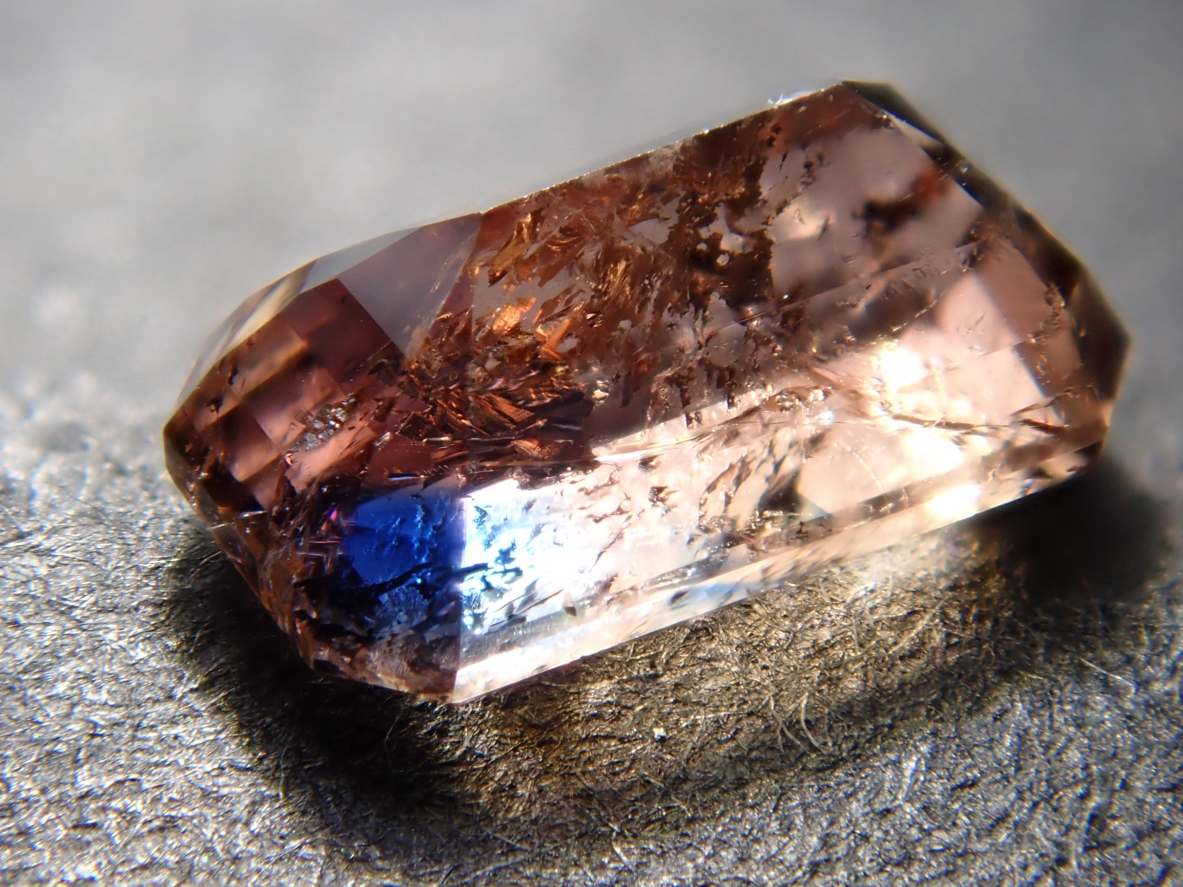 アキシナイト（ブルーティント） 0.300ctルース