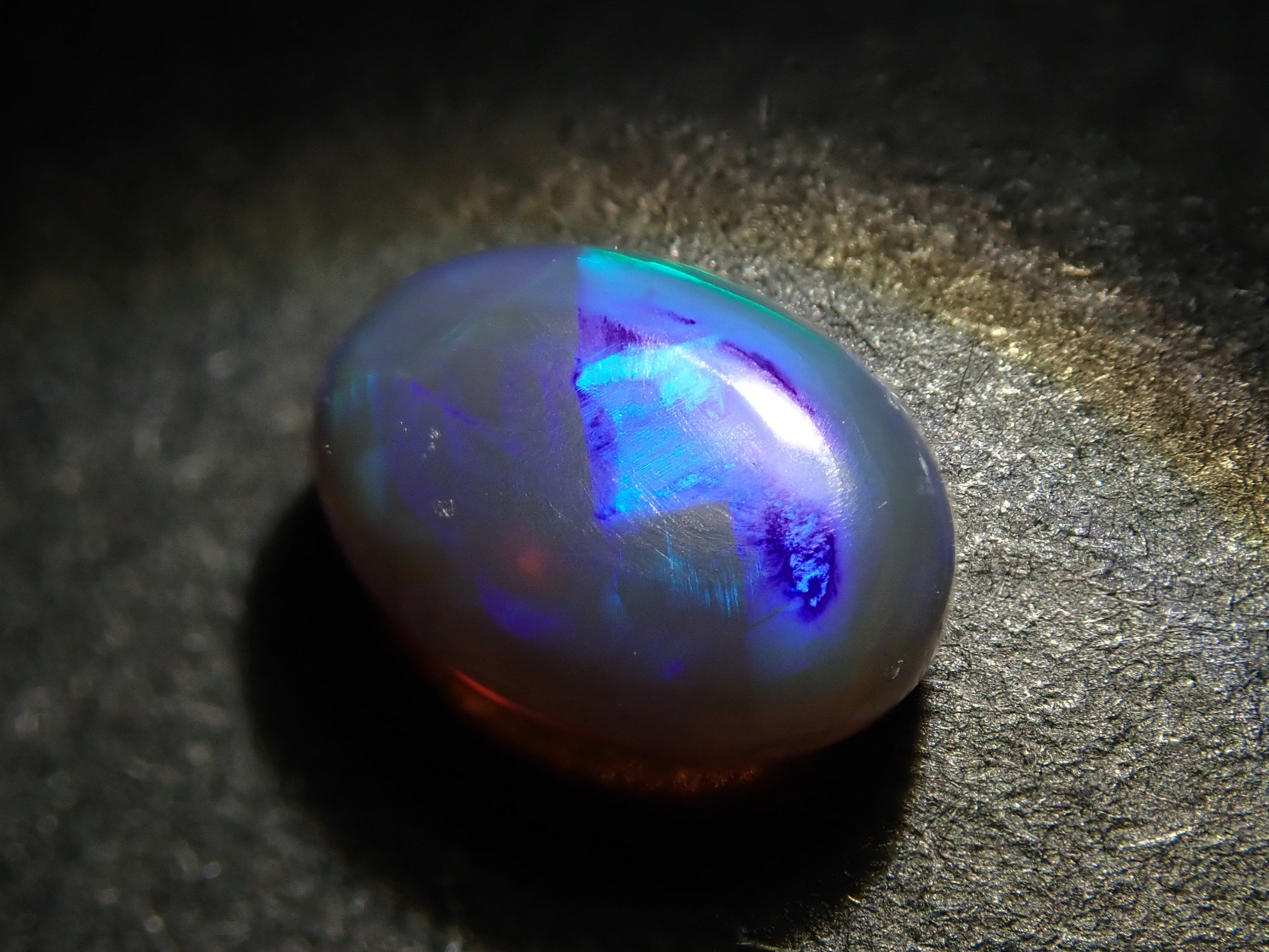 大粒 オーストラリア アンダムーカ産 ブラックオパール 天然オパール