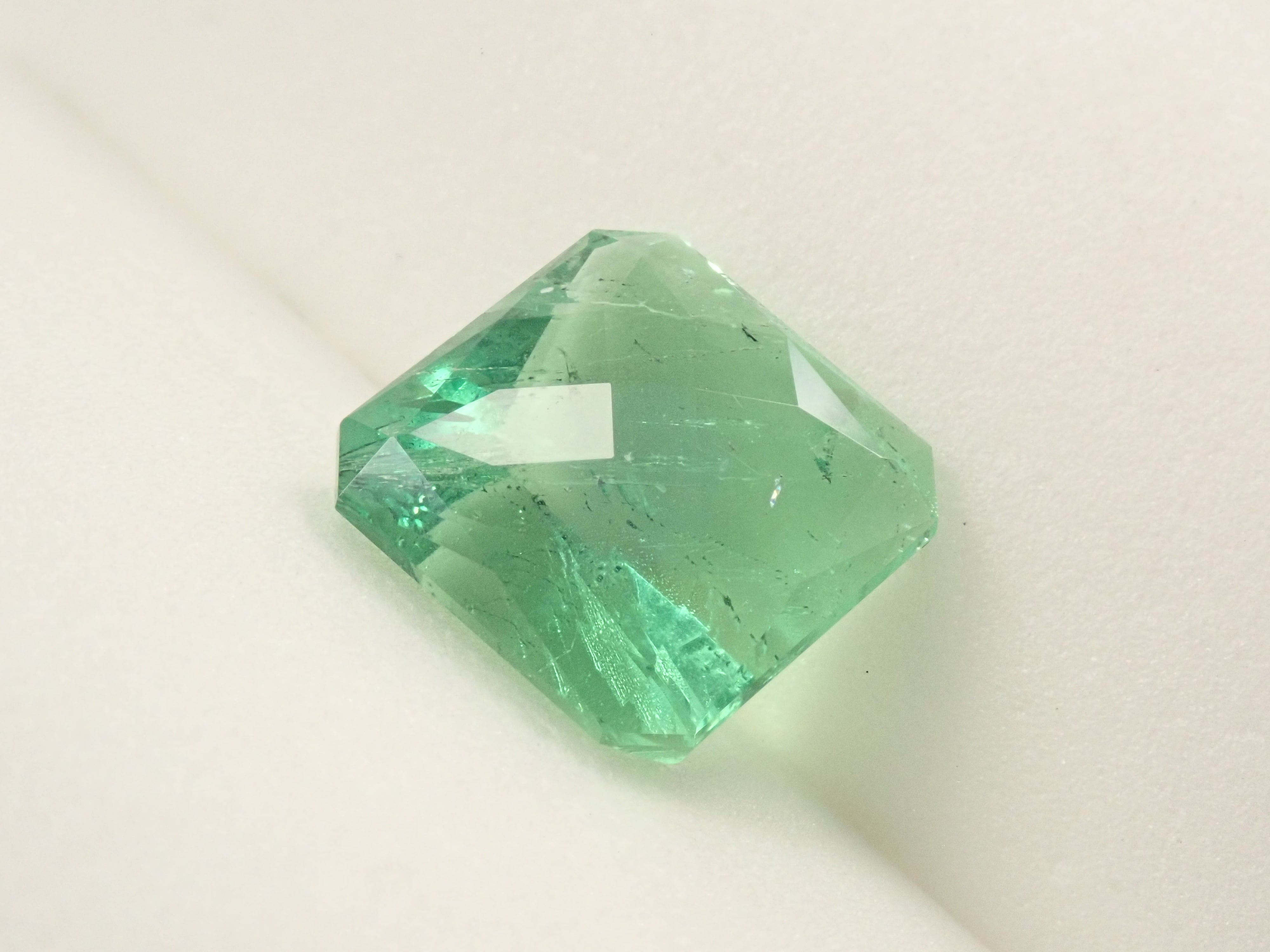 コロンビア産フローライト 6.327ctルース