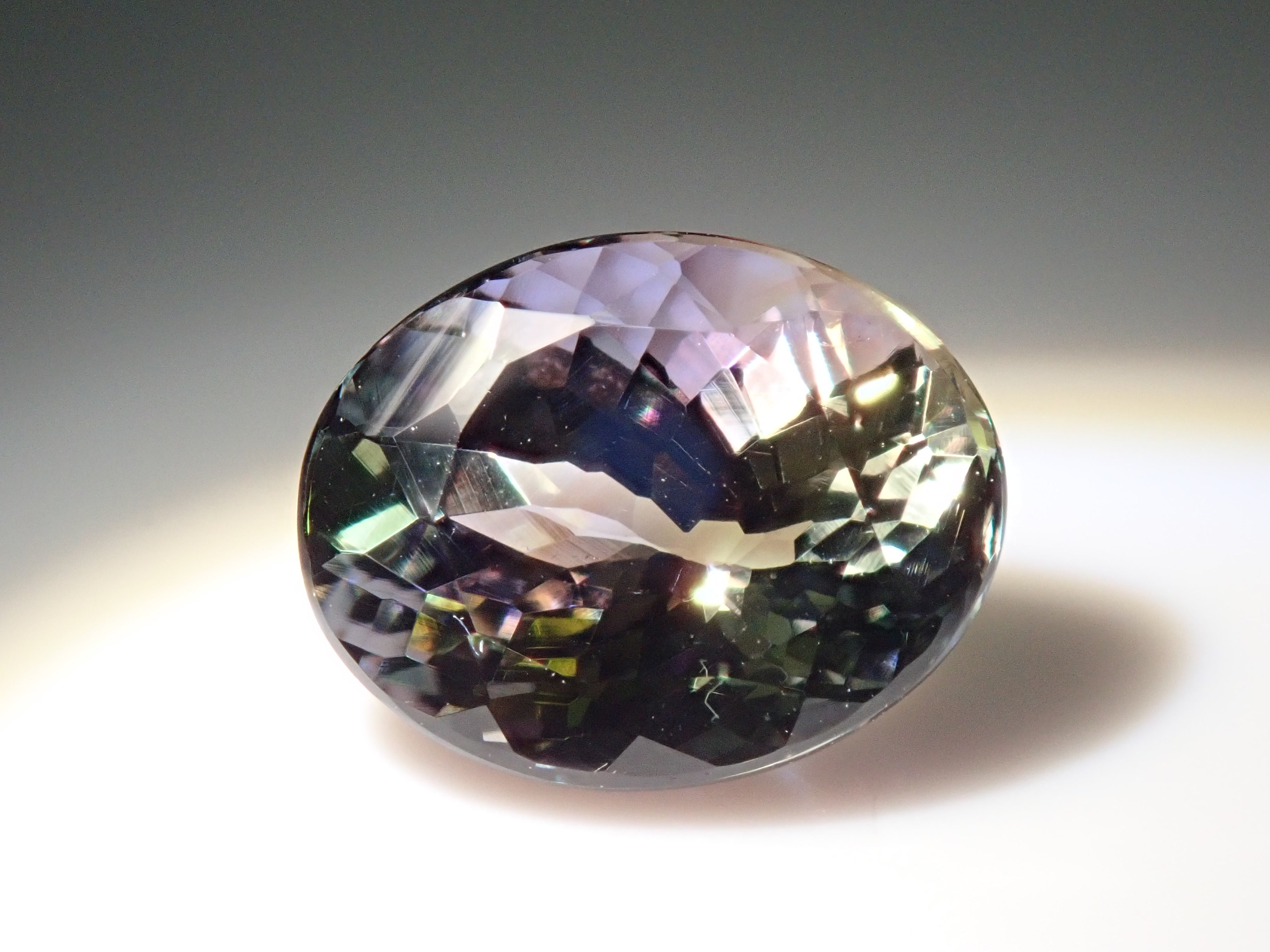 タンザニア産バイカラーゾイサイト 2.481ctルース