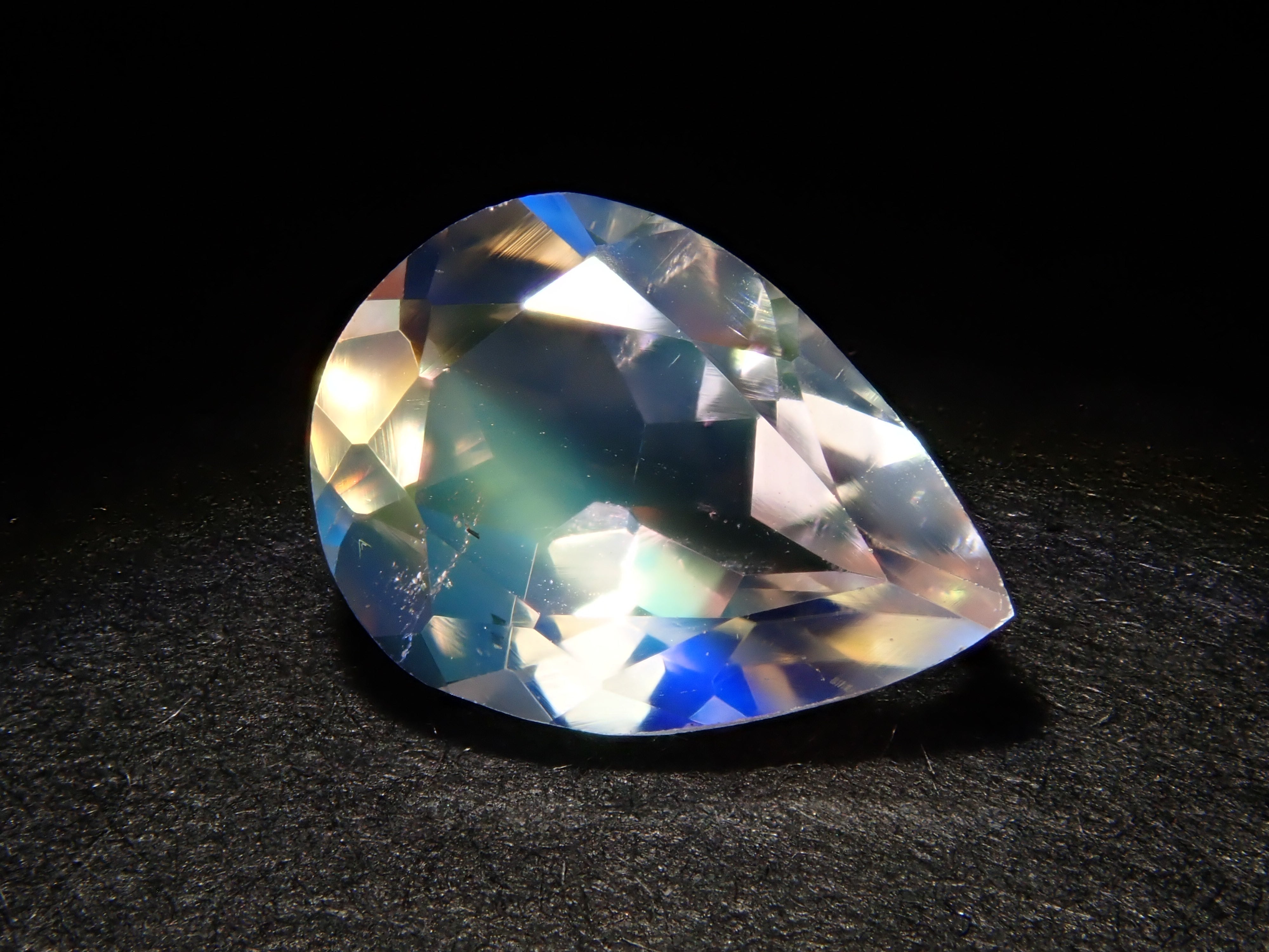 マダガスカル産アンデシン・ラブラドライト（通称名 レインボームーン