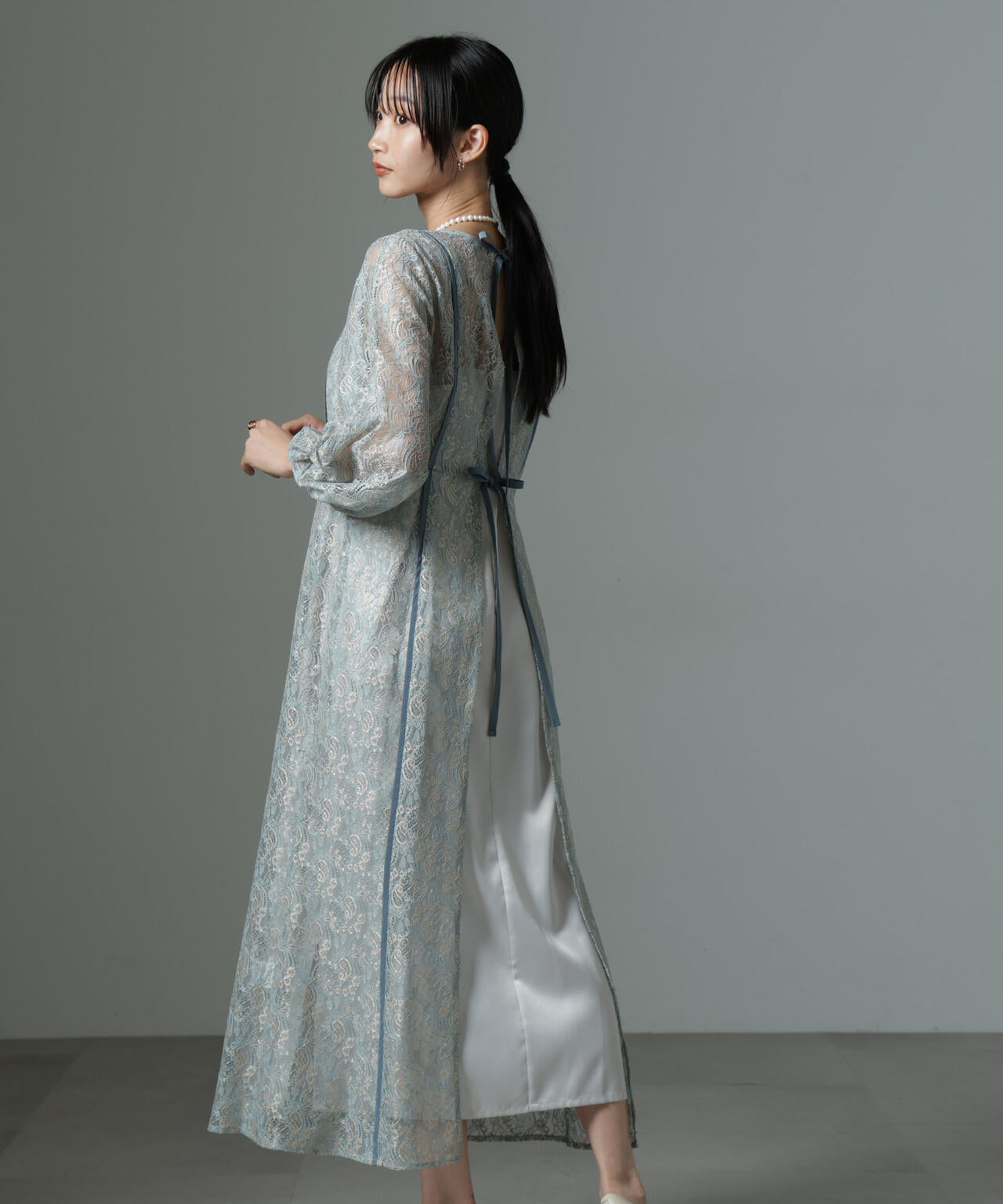 kaene / パイピングレース エプロン ドレス