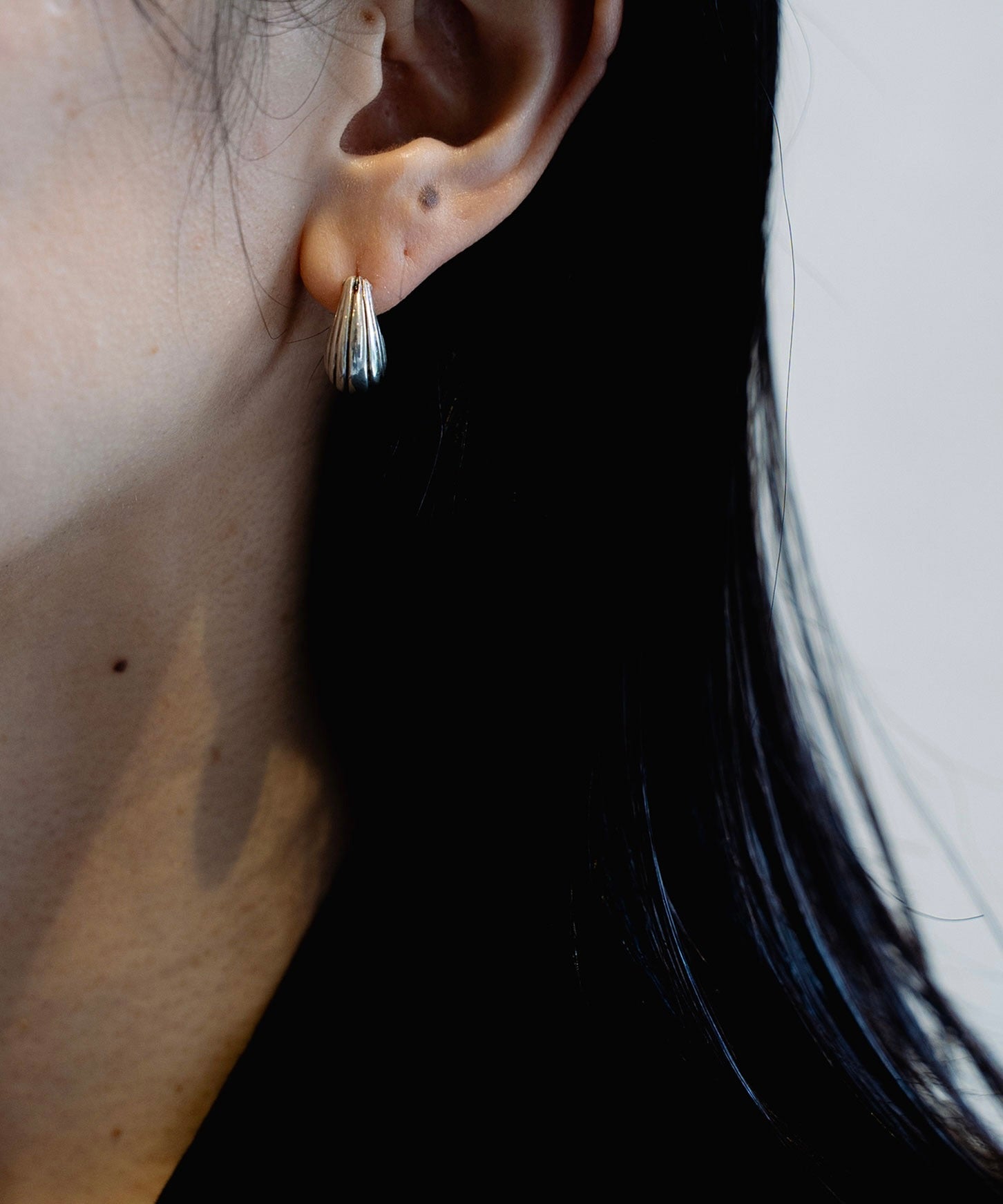 R.ALAGAN TINY PUFFY HEART HOOPS(SILVER) 1PIECE｜R.ALAGAN(ララガン