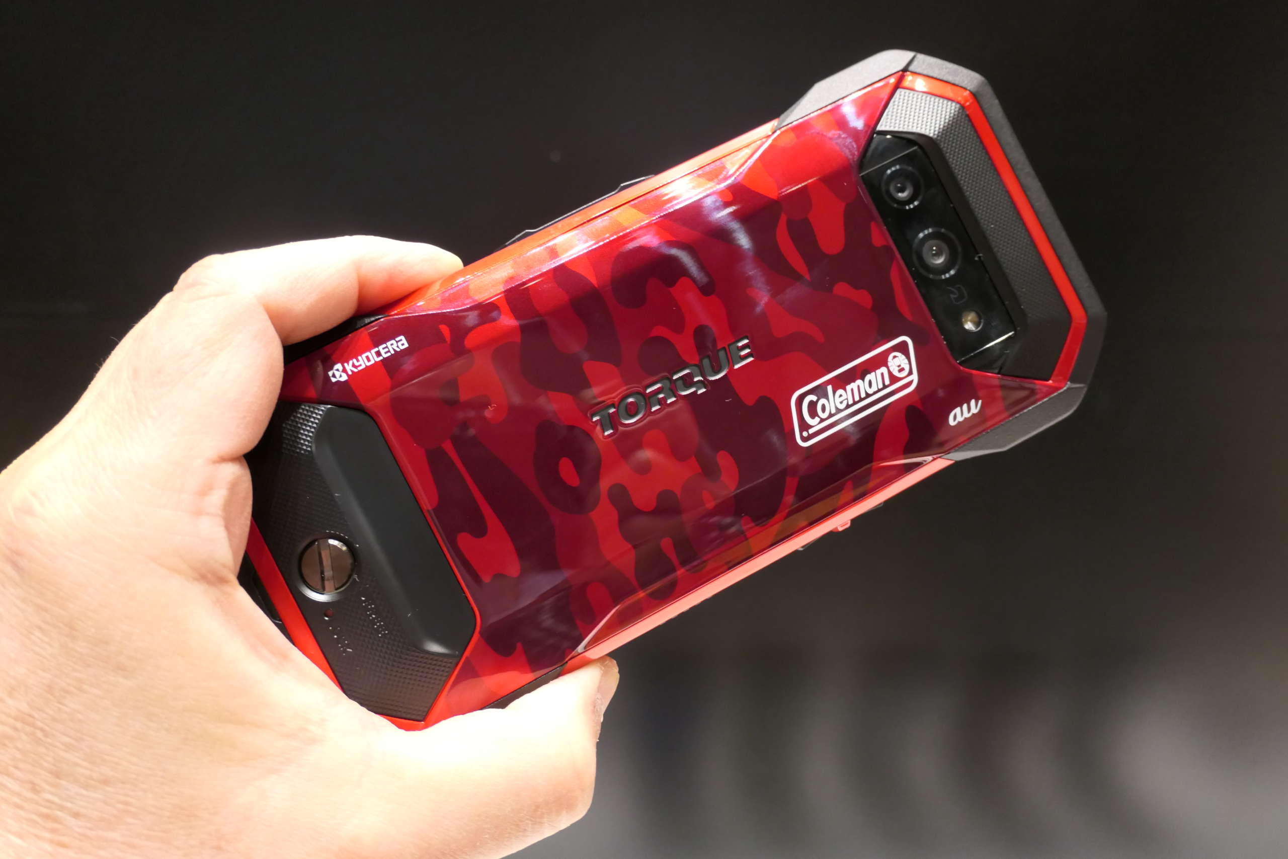 コールマンとのコラボも実現！ タフネススマホ「TORQUE」が5Gに進化