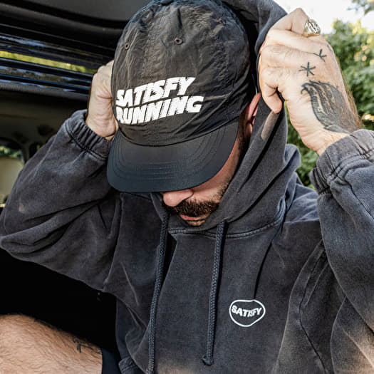 Caps Satisfy FliteSilk™ Running Cap Black (31002-BK-WA) | Footshop