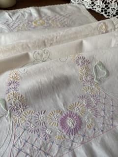 フランスアンティークஐ⋆*優しい花柄刺繍クロスஐ⋆* - メルカリ