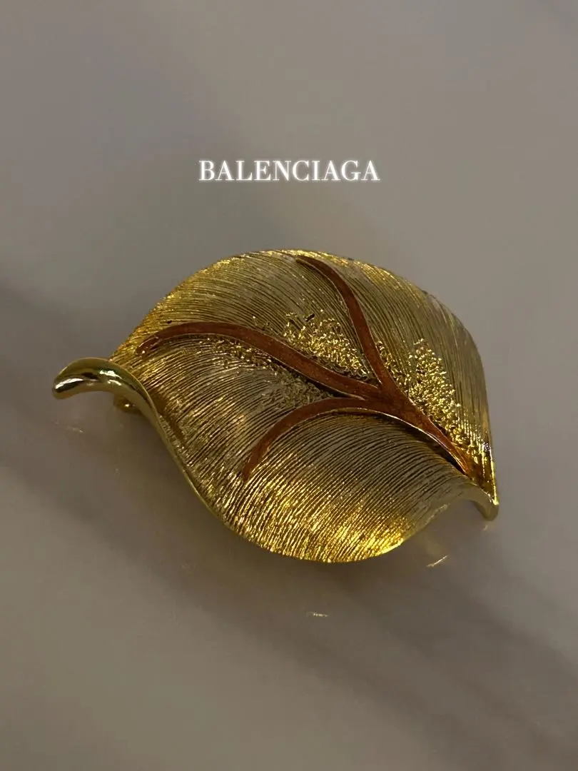 2026年最新】BALENCIAGA ブローチ・コサージュの人気アイテム - メルカリ