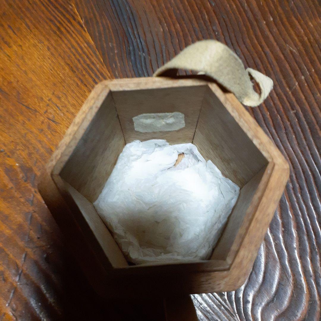 幻の桃山絵志野菊文香合