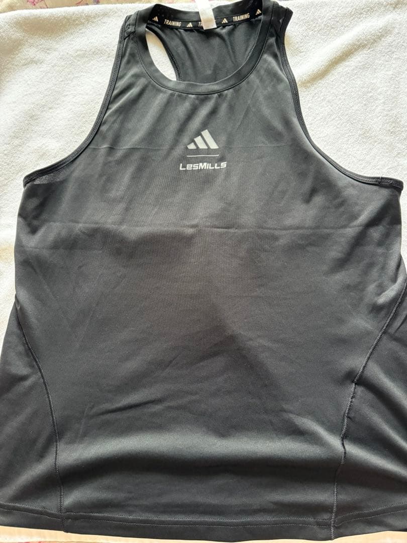 adidas Les Mills グラフィックタンクトップ 3色セット