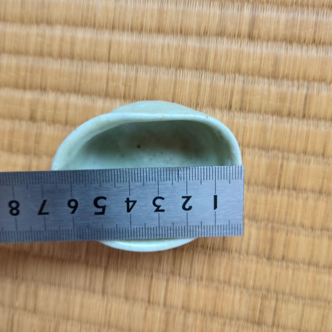 淡い色の陶器製小皿 初期伊万里 鎬文ぐい呑み 骨董品