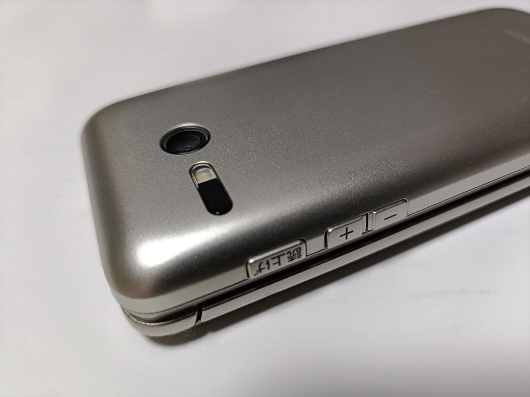 ☆ au GRATINA KYF41 シャンパンゴールド 新品同様