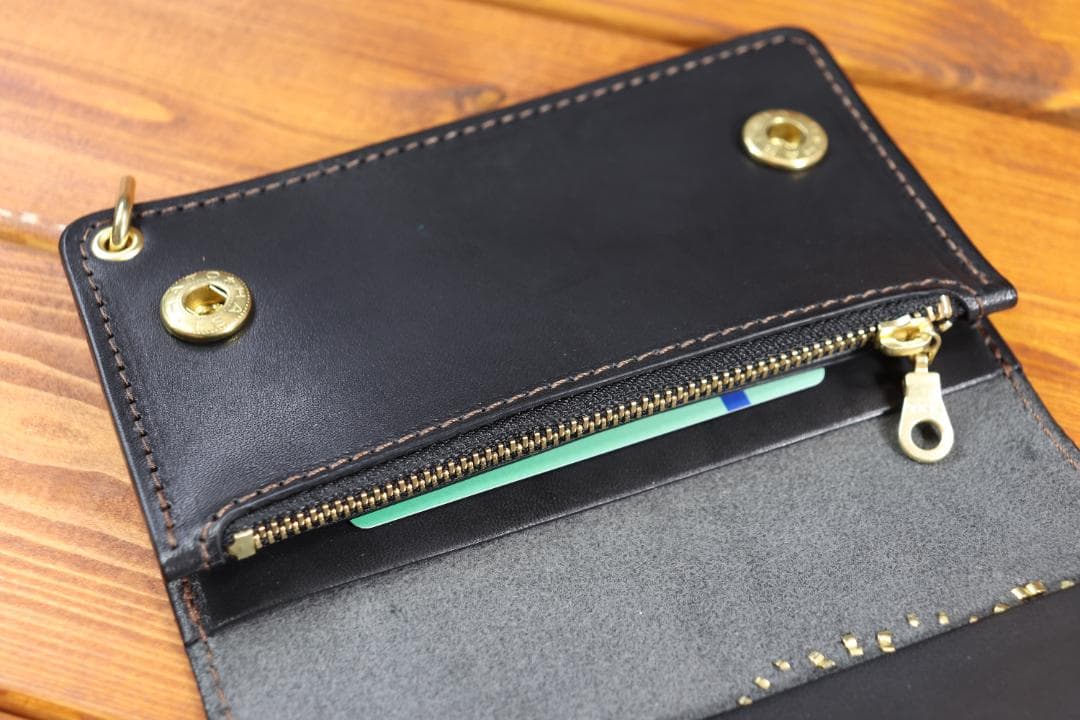 フラワースタッズミドルトラッカーウォレット ハトメ小判カン付き