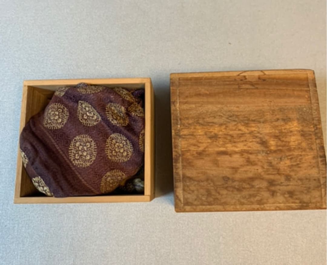 ▲松岳作錦旗島黄楊孔雀杢盛上将棋駒▲桐製平箱付　骨董品　希少品 △松岳作錦旗島黄楊孔雀杢盛上将棋駒△桐製