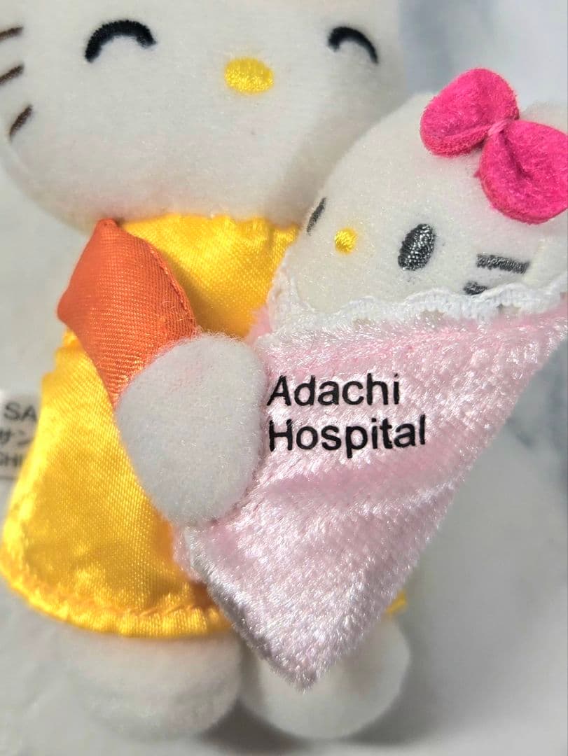 足立病院　キティちゃん　マスコット