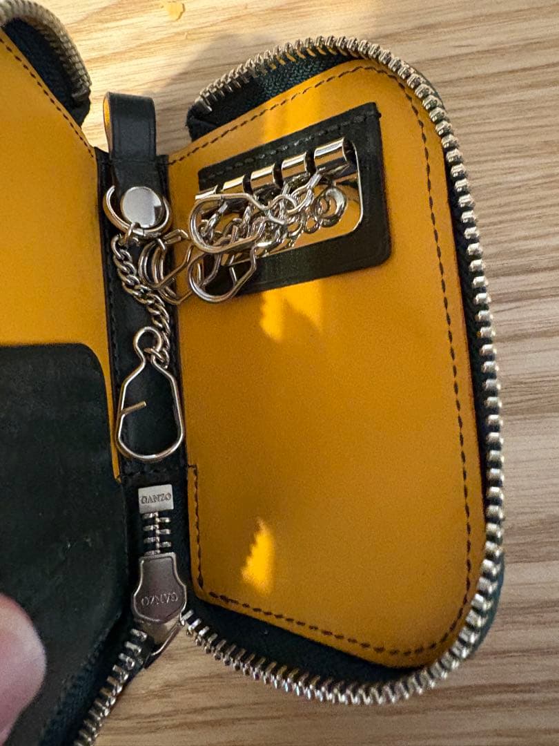 ガンゾAVON (エイボン)ラウンドファスナーキーケース - メルカリ