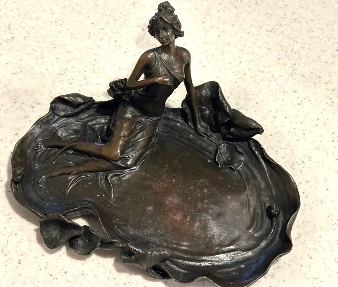 水辺の花と女性のブロンズ製彫刻プレート☆銘入り アクセサリープレート 水辺の花と女性のブロンズ製彫刻プレート☆銘入り アクセサリー