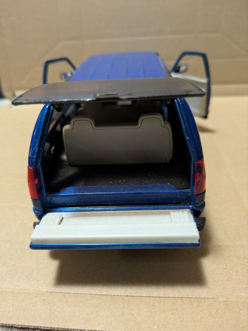 サニーサイド 1993 シボレー サバーバン 1/24 ブルーゴールド