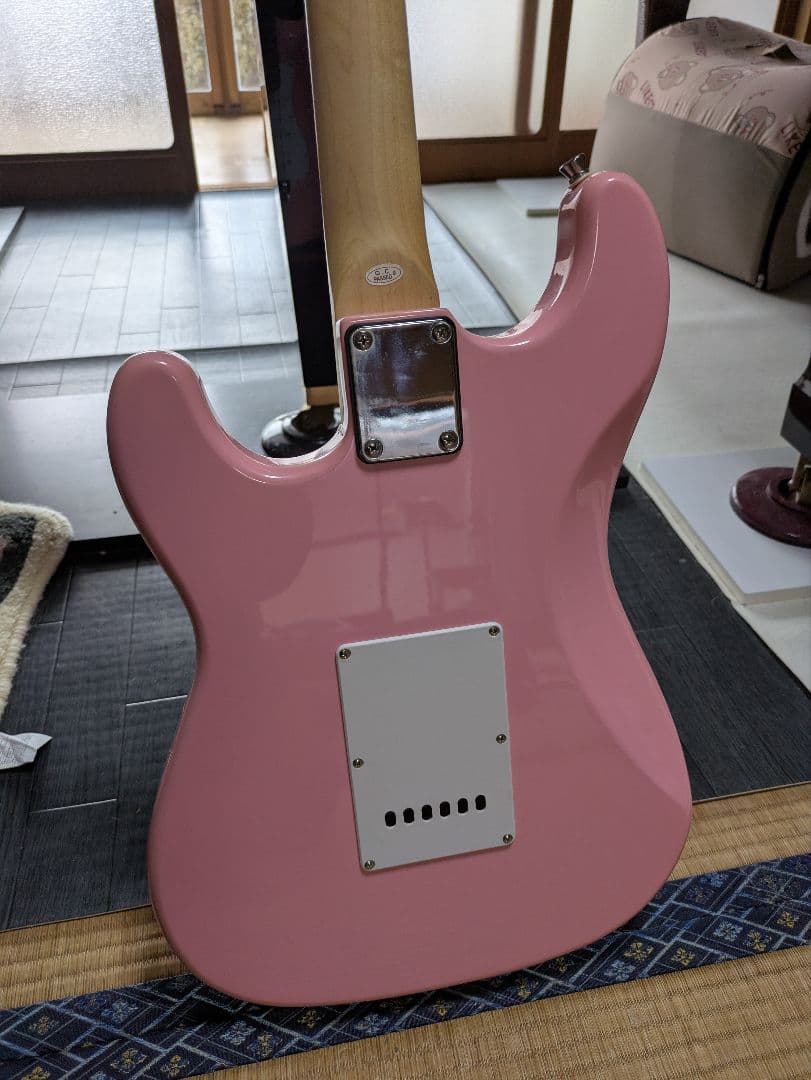 フォトジェニック エレキギター ピンク ストラトキャスタータイプ