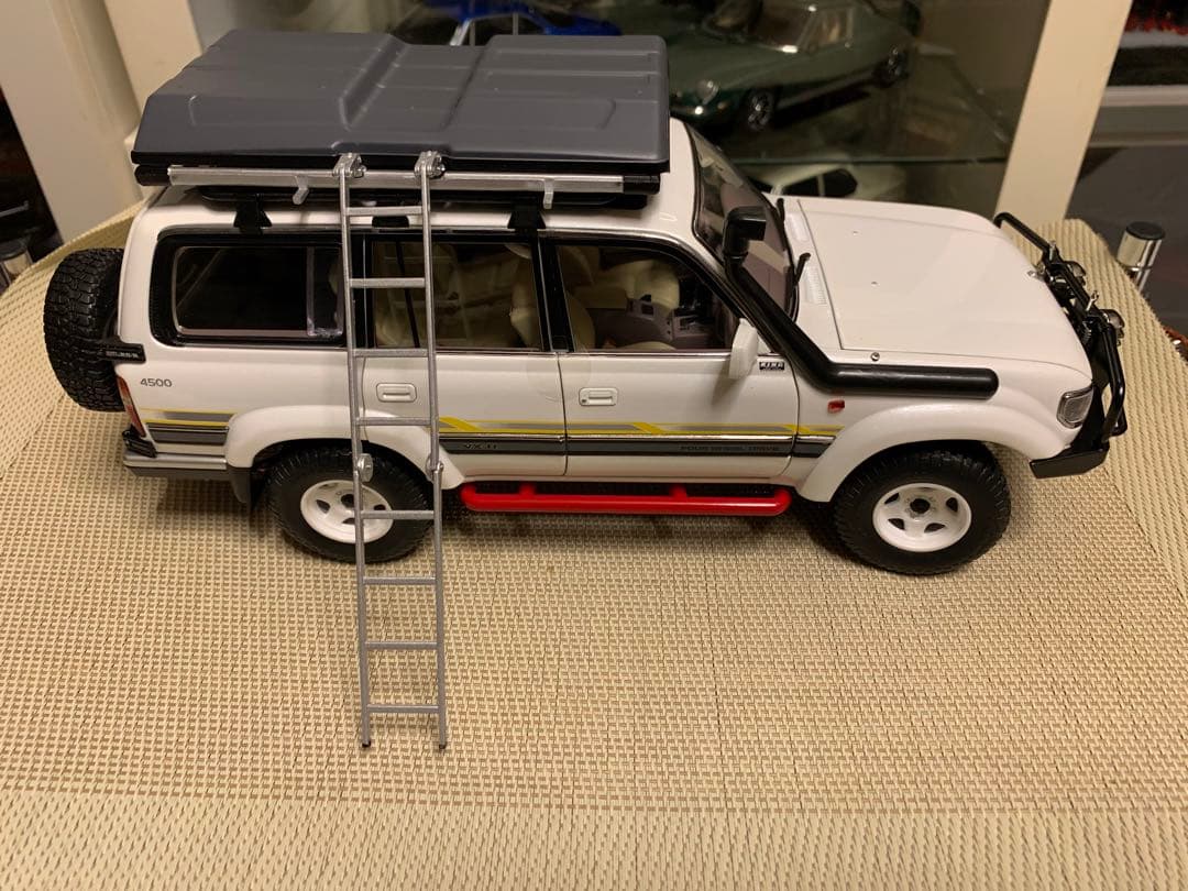 ケンファイ 1/18 ランドクルーザーVX-RL