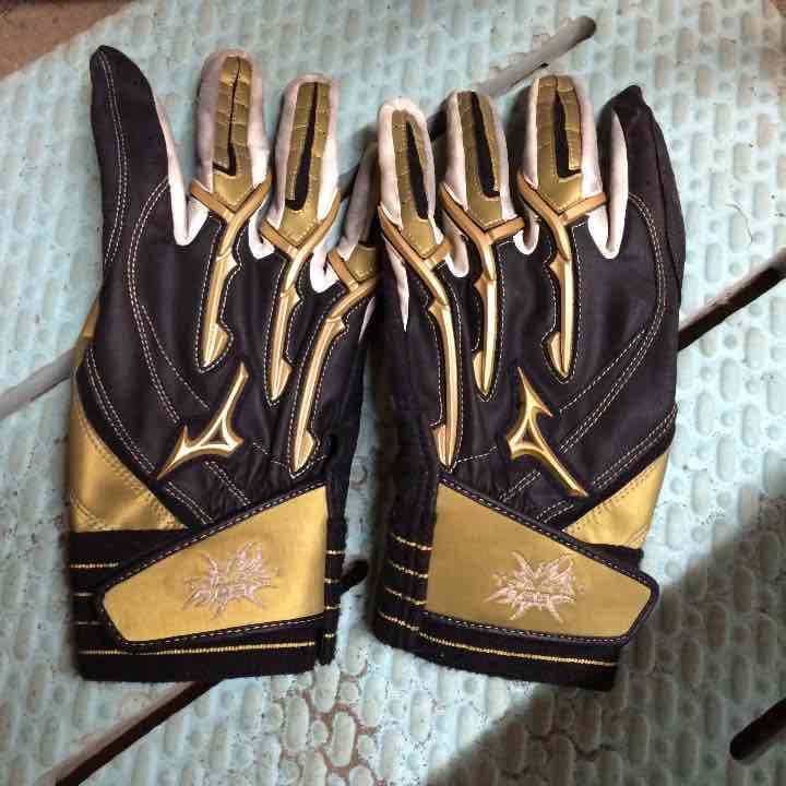 新井貴浩使用バッティング手袋 スポニチ面担さん【公式】 | ﻿ #この日