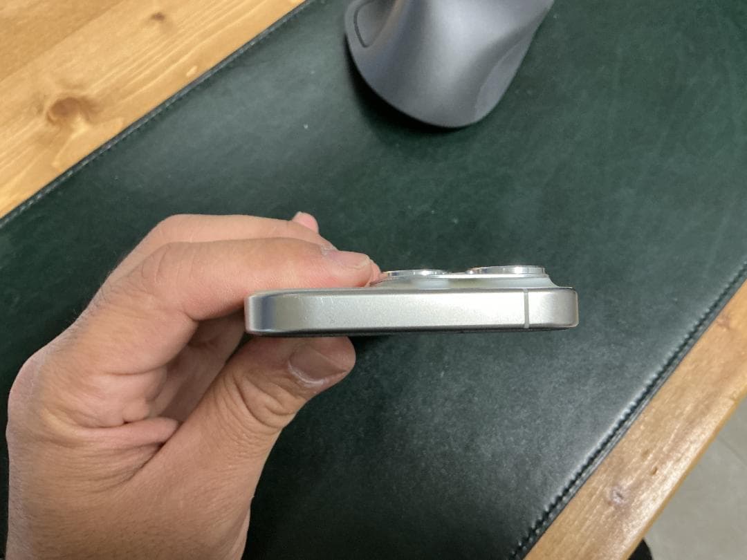 Apple iPhone 15 Pro 本体 ホワイトチタニウム 128GB