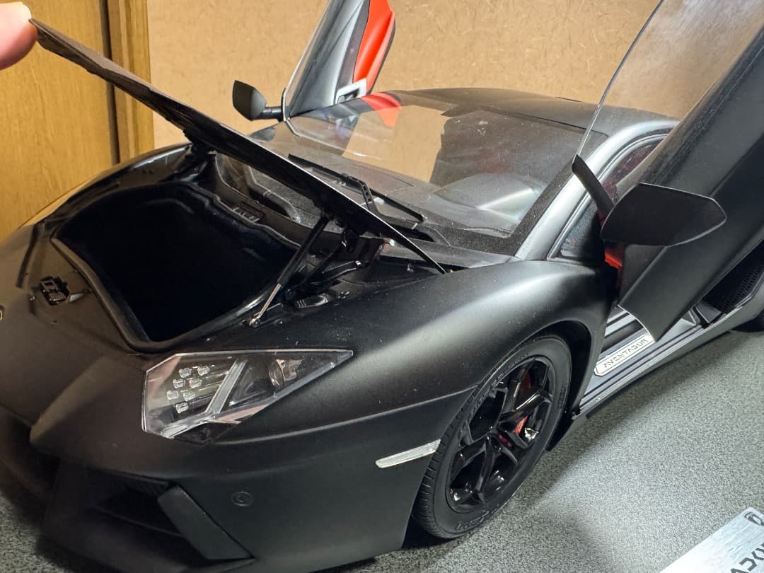 ポケール ランボルギーニ アヴァンタドール　1/8 pocher