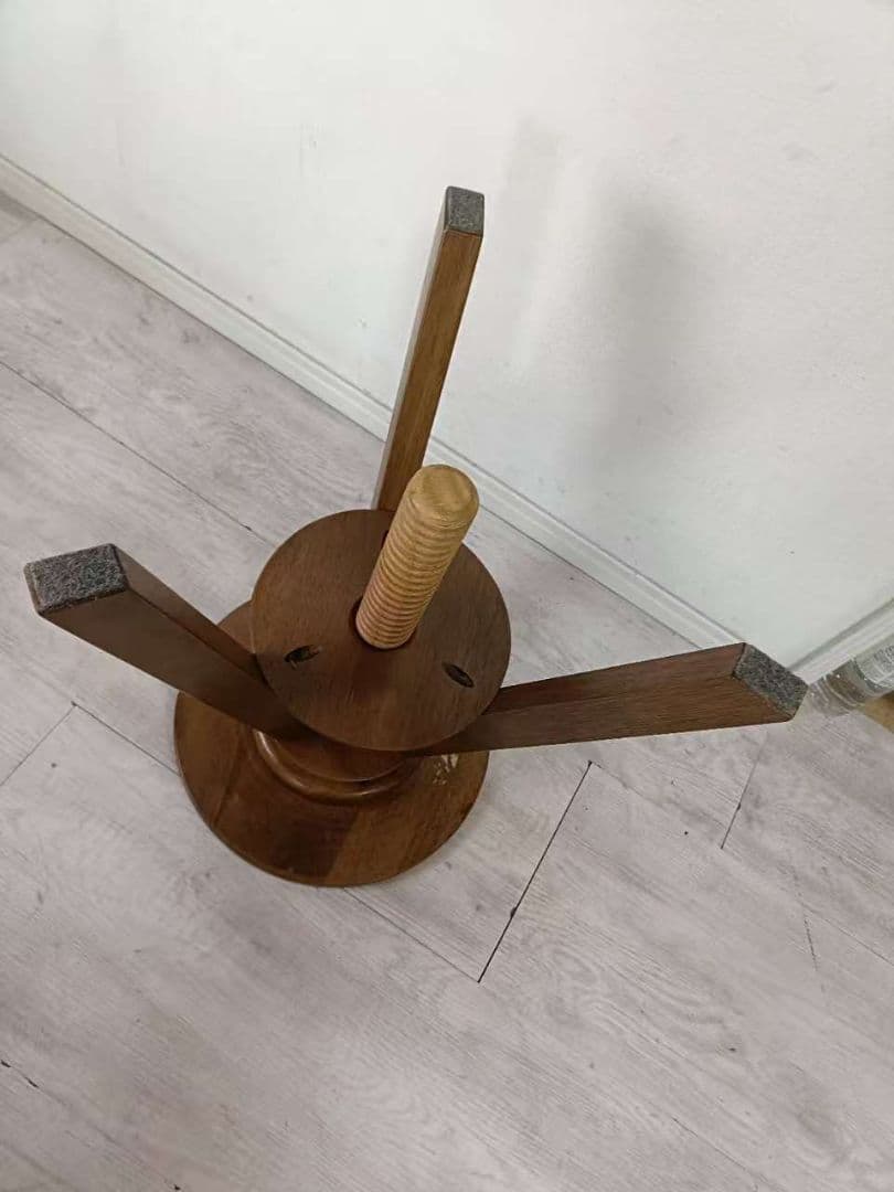 ルメスツール　ウォールナット材　高さ調整可能