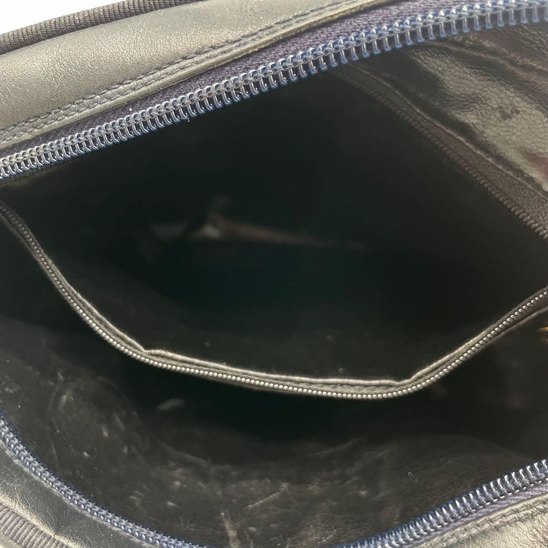 サルバトーレフェラガモ　ヴァラリボン　ショルダーバッグ　レザー　ネイビー