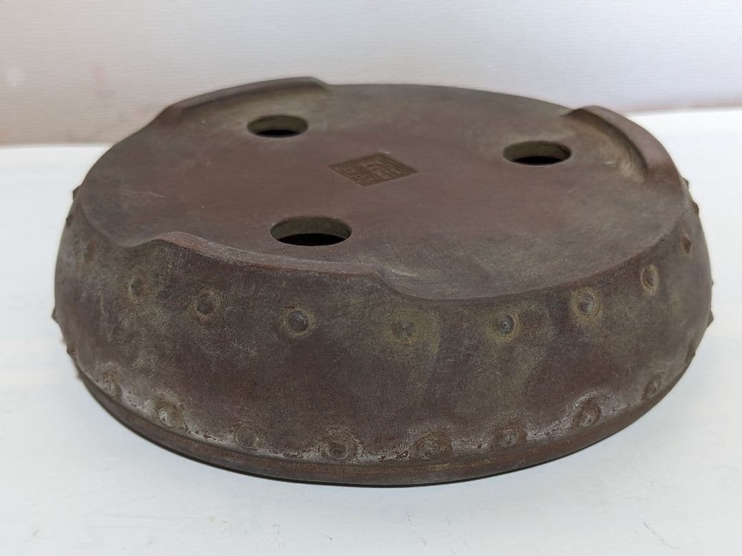 ♦中国古美術品 宜興窯賓山倣古 紫砂 紫泥 鋲打ち丸形三足ミニ盆栽鉢古玩 骨董品