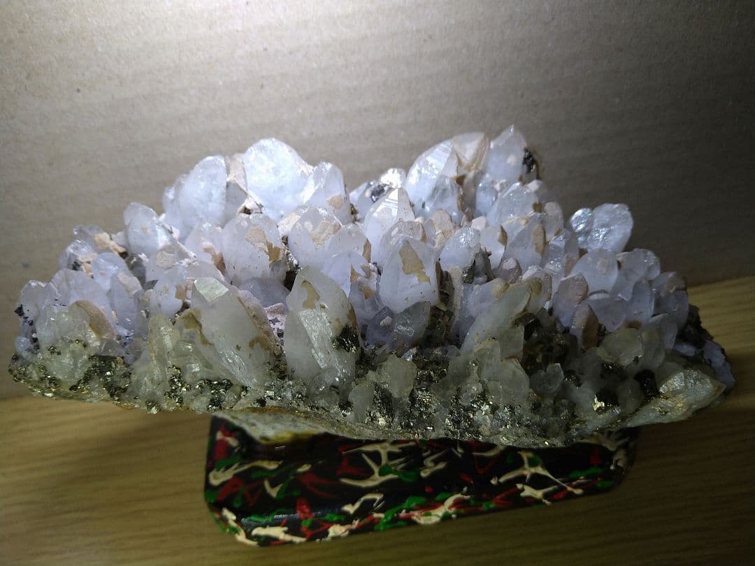 青森県産のパイライト水晶クラスター 特大 青森県尾太鉱山産水晶パイライト（水晶・閃亜鉛鉱・黄銅鉱・黄鉄鉱