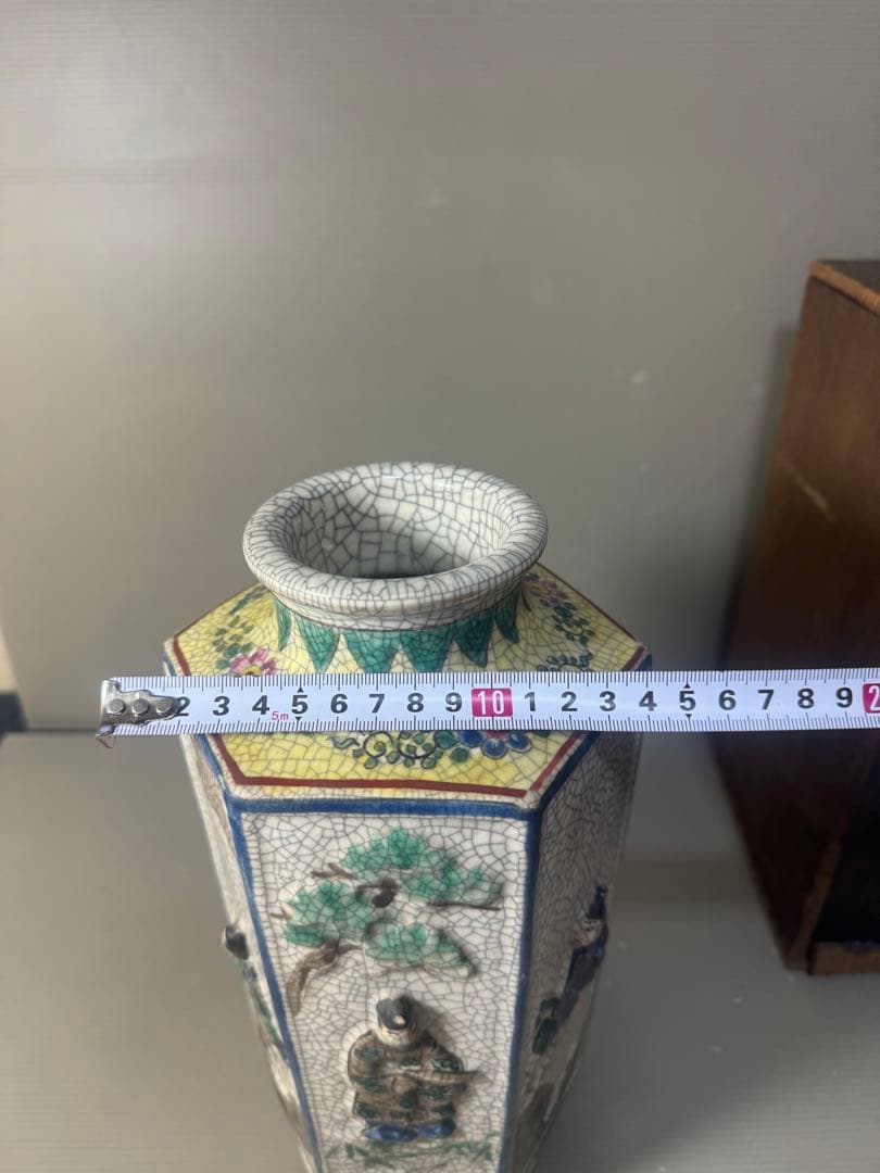 2610 希少　九谷焼　古九谷　ヒビ焼六歌仙人錦工入　六角花瓶　時代物