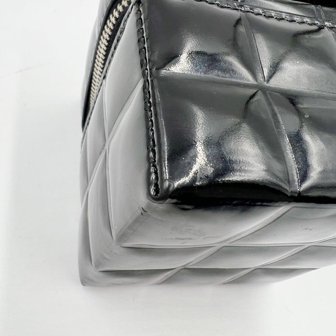 CHANEL シャネル　ココマーク　エナメル　バニティ　ポーチ　ブラック