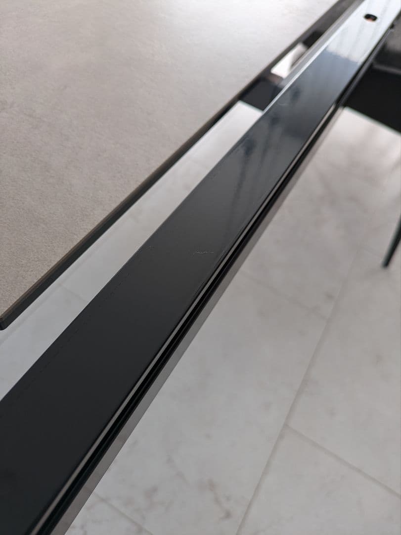 カリガリス オムニア 伸張 セラミック ダイニングテーブル