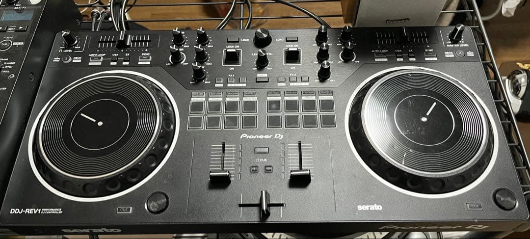 DJ機材 Pioneer DDJ-REV1 Amazon.com: Pioneer DDJ-REV1 Scratch-Style 2-Channel DJ Controller