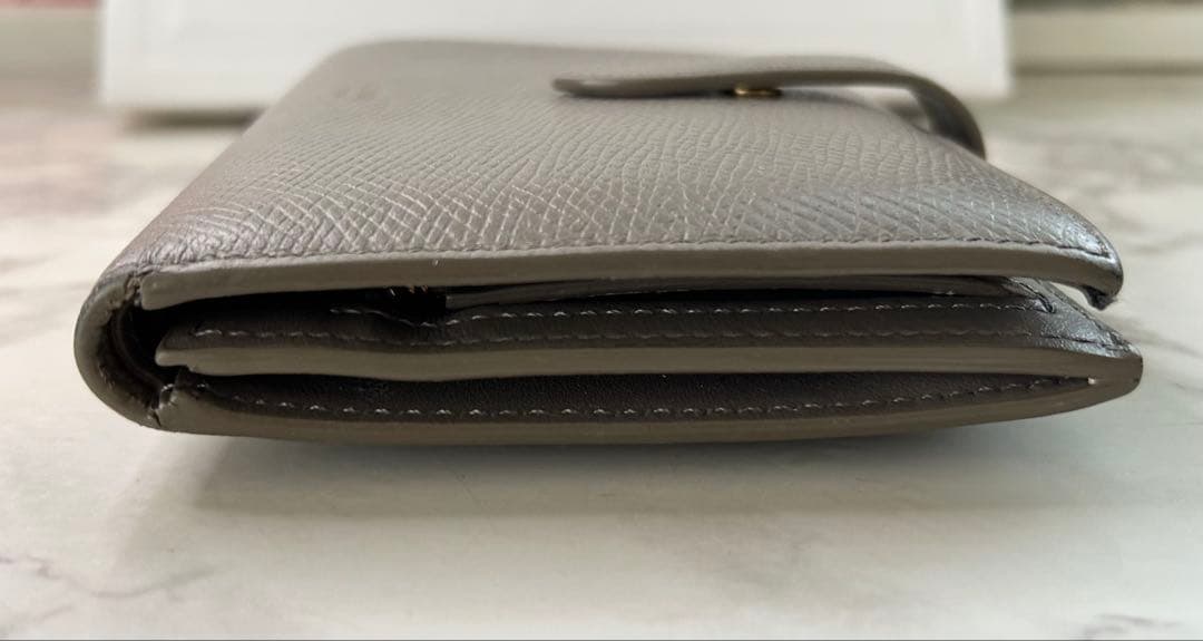 CELINE セリーヌ ミディアムストラップ 二つ折り財布 グレージュ